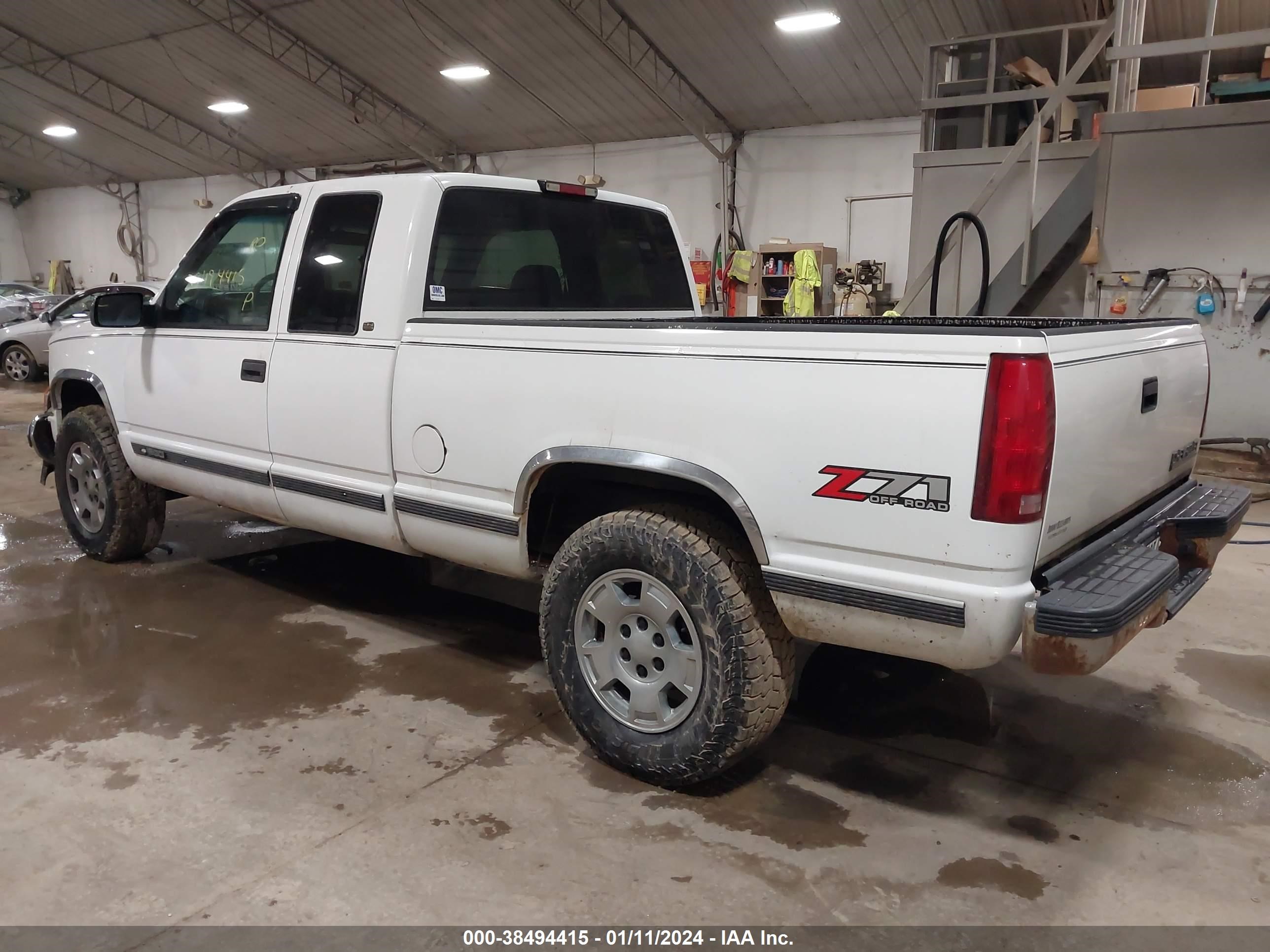 Photo 2 VIN: 2GCEK19R2W1247265 - CHEVROLET S-10 PICKUP 