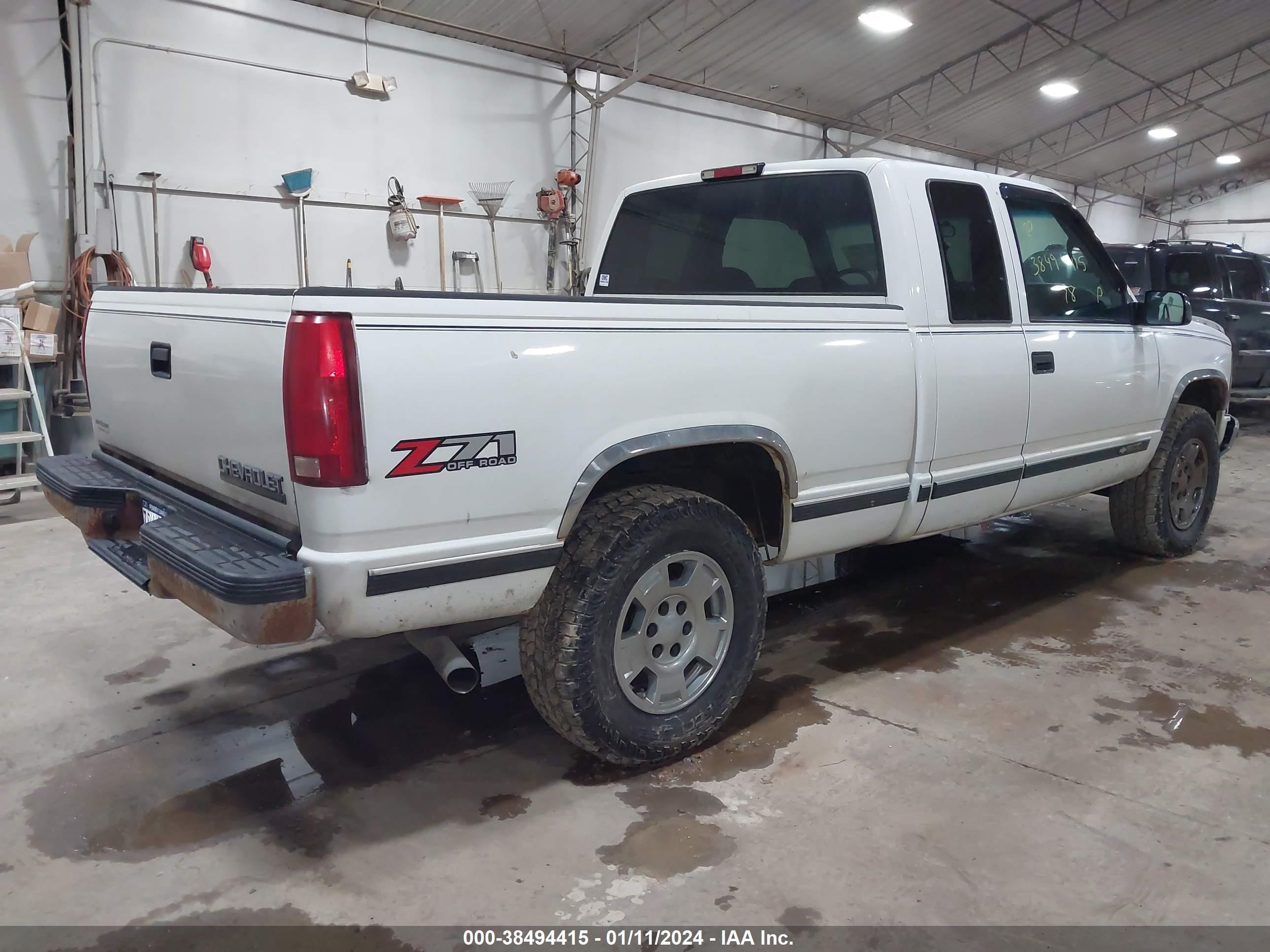 Photo 3 VIN: 2GCEK19R2W1247265 - CHEVROLET S-10 PICKUP 