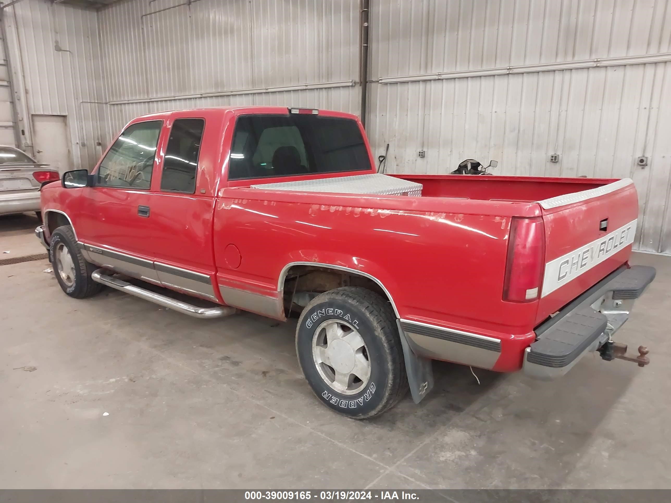 Photo 2 VIN: 2GCEK19R5V1283918 - CHEVROLET S-10 PICKUP 