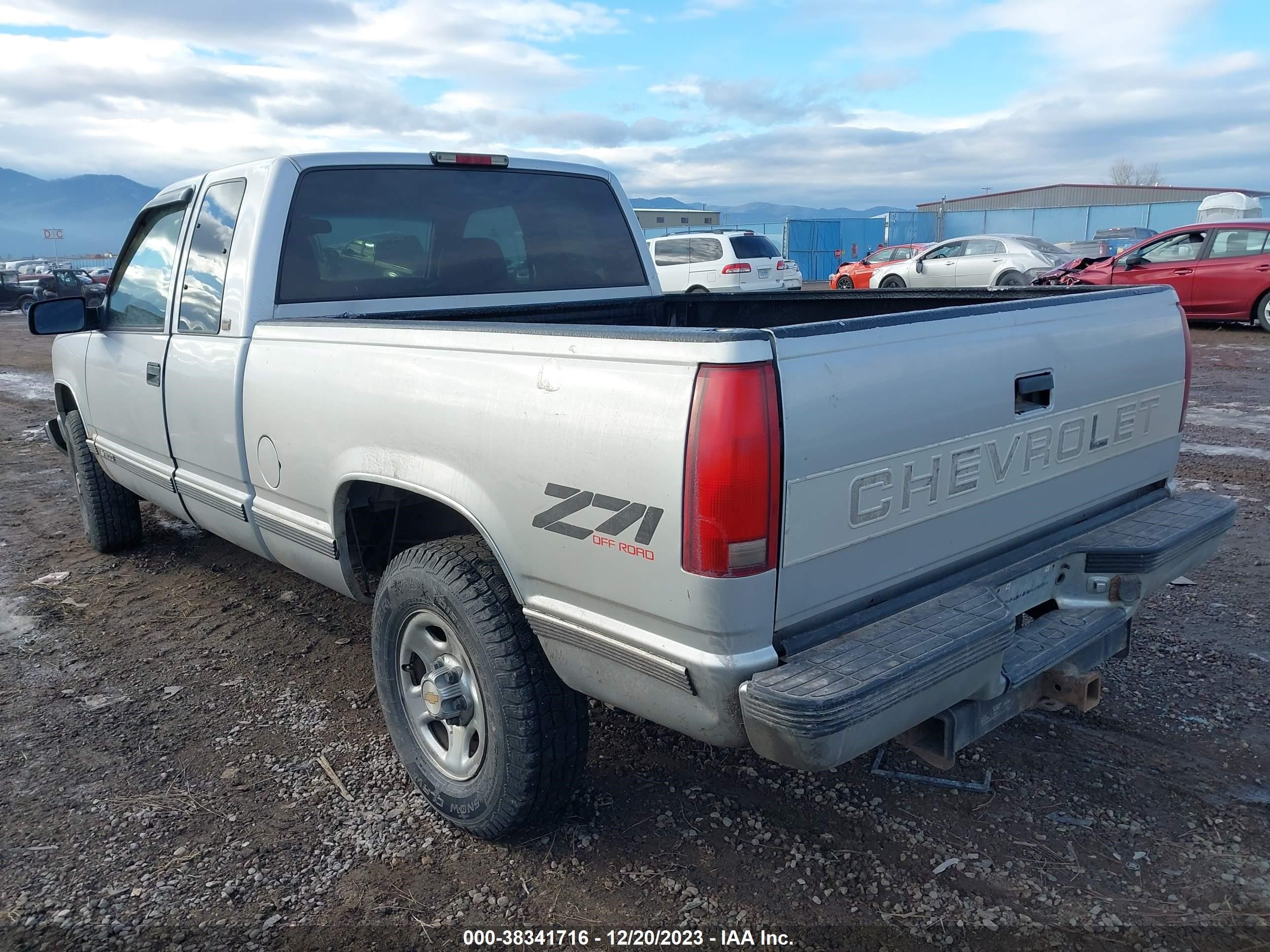 Photo 2 VIN: 2GCEK19R6V1187554 - CHEVROLET S-10 PICKUP 