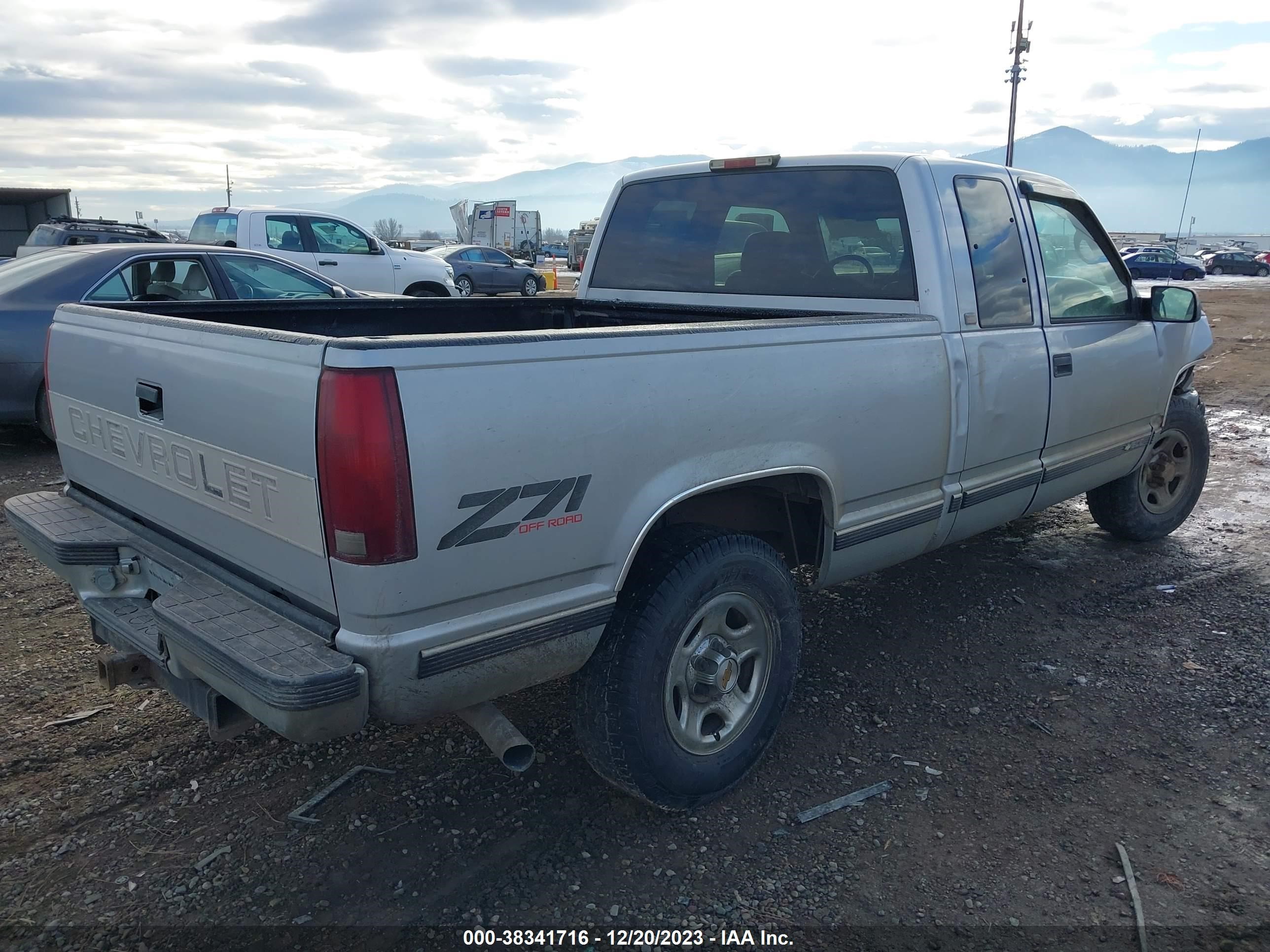 Photo 3 VIN: 2GCEK19R6V1187554 - CHEVROLET S-10 PICKUP 