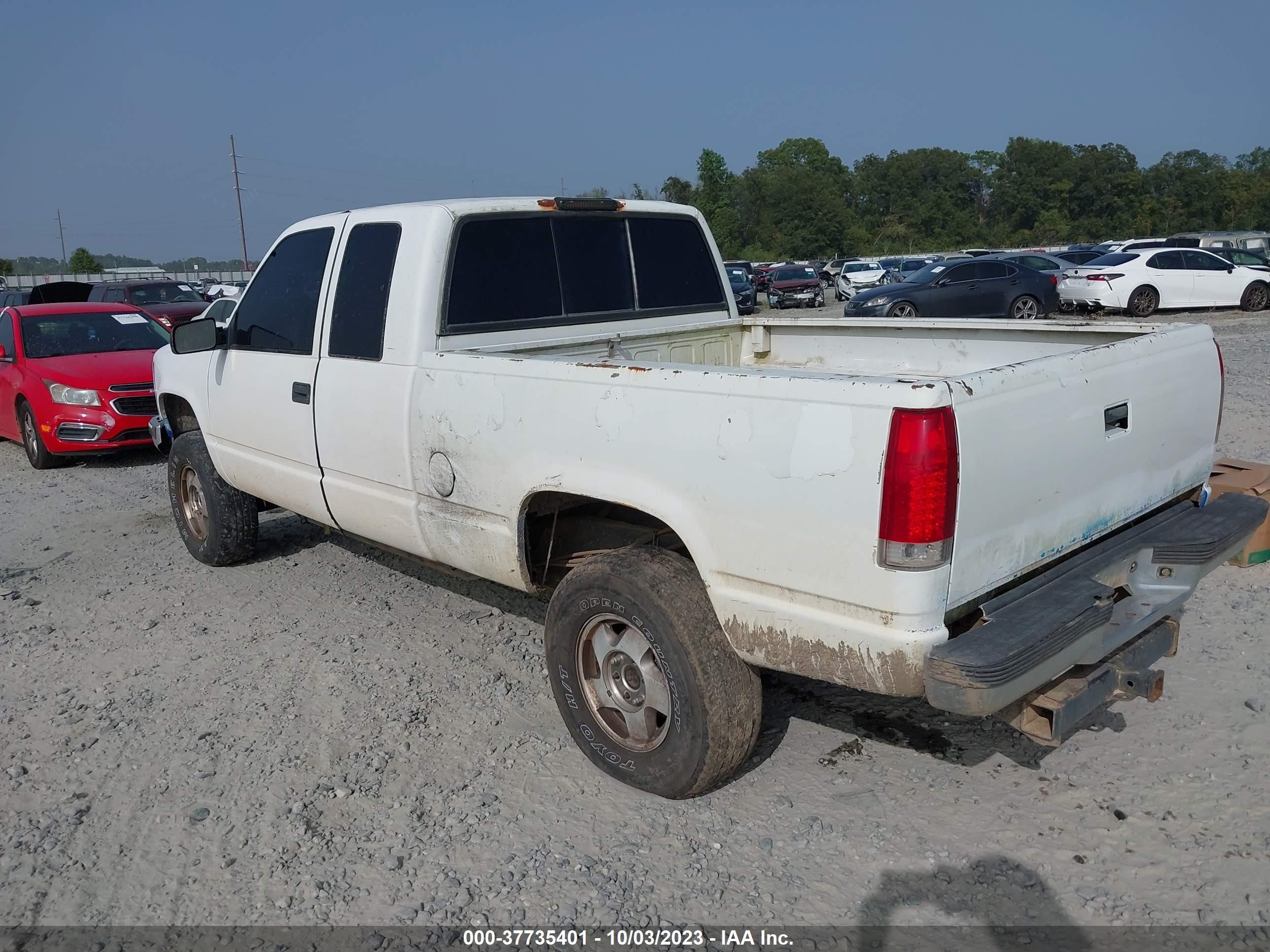 Photo 2 VIN: 2GCEK19R7V1100308 - CHEVROLET S-10 PICKUP 