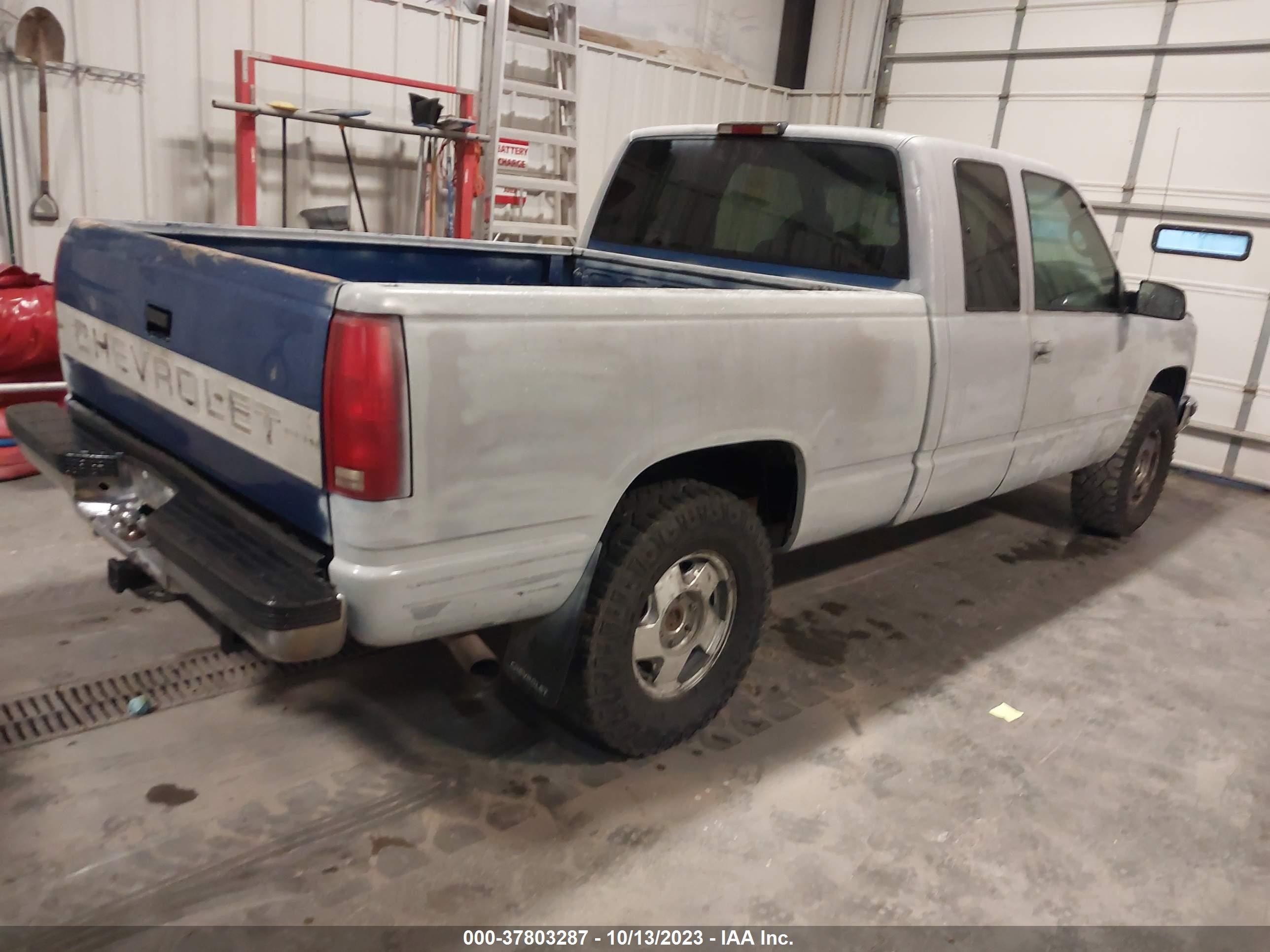 Photo 3 VIN: 2GCEK19R7V1232453 - CHEVROLET S-10 PICKUP 