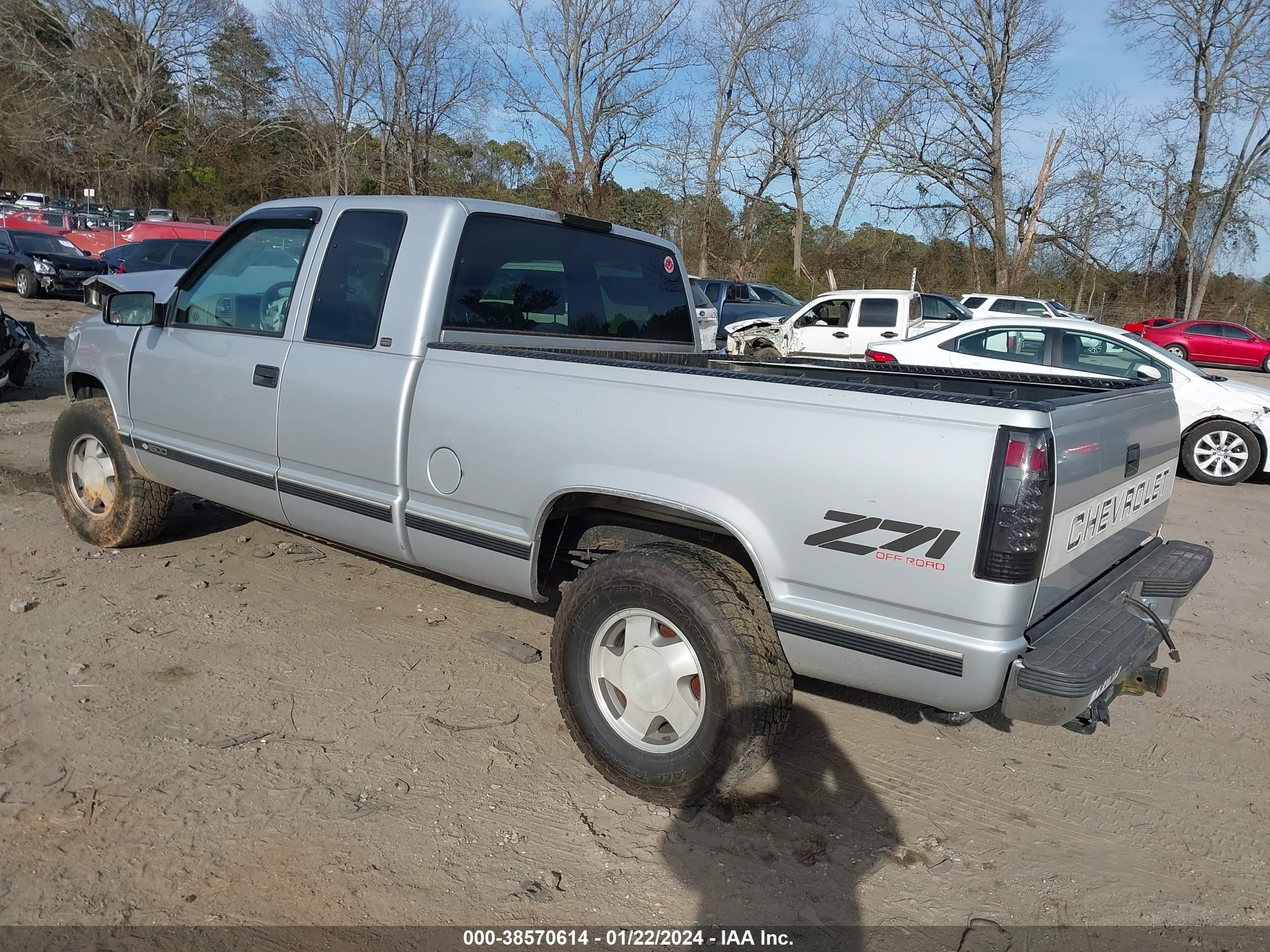 Photo 2 VIN: 2GCEK19R7V1255568 - CHEVROLET S-10 PICKUP 