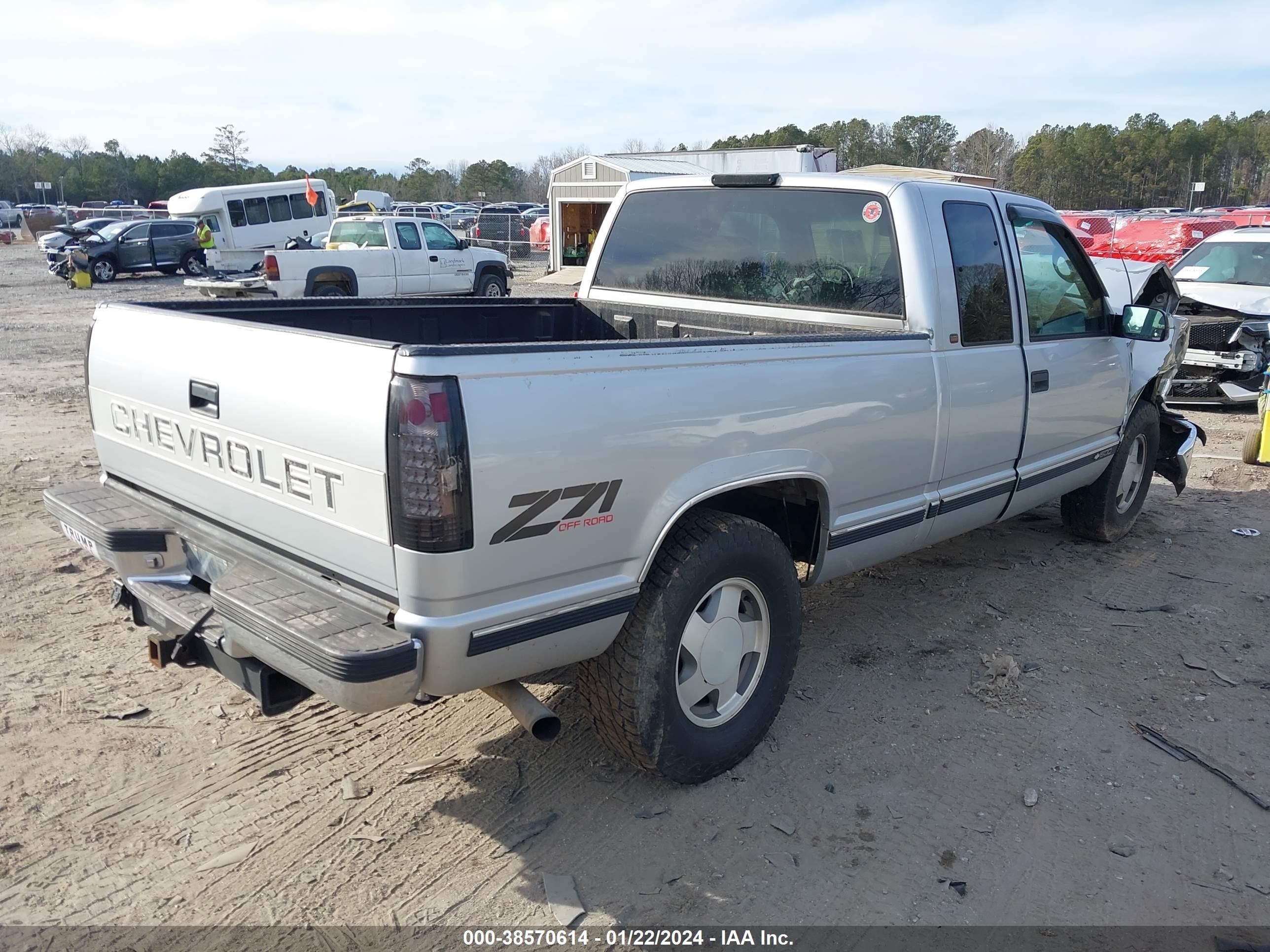 Photo 3 VIN: 2GCEK19R7V1255568 - CHEVROLET S-10 PICKUP 