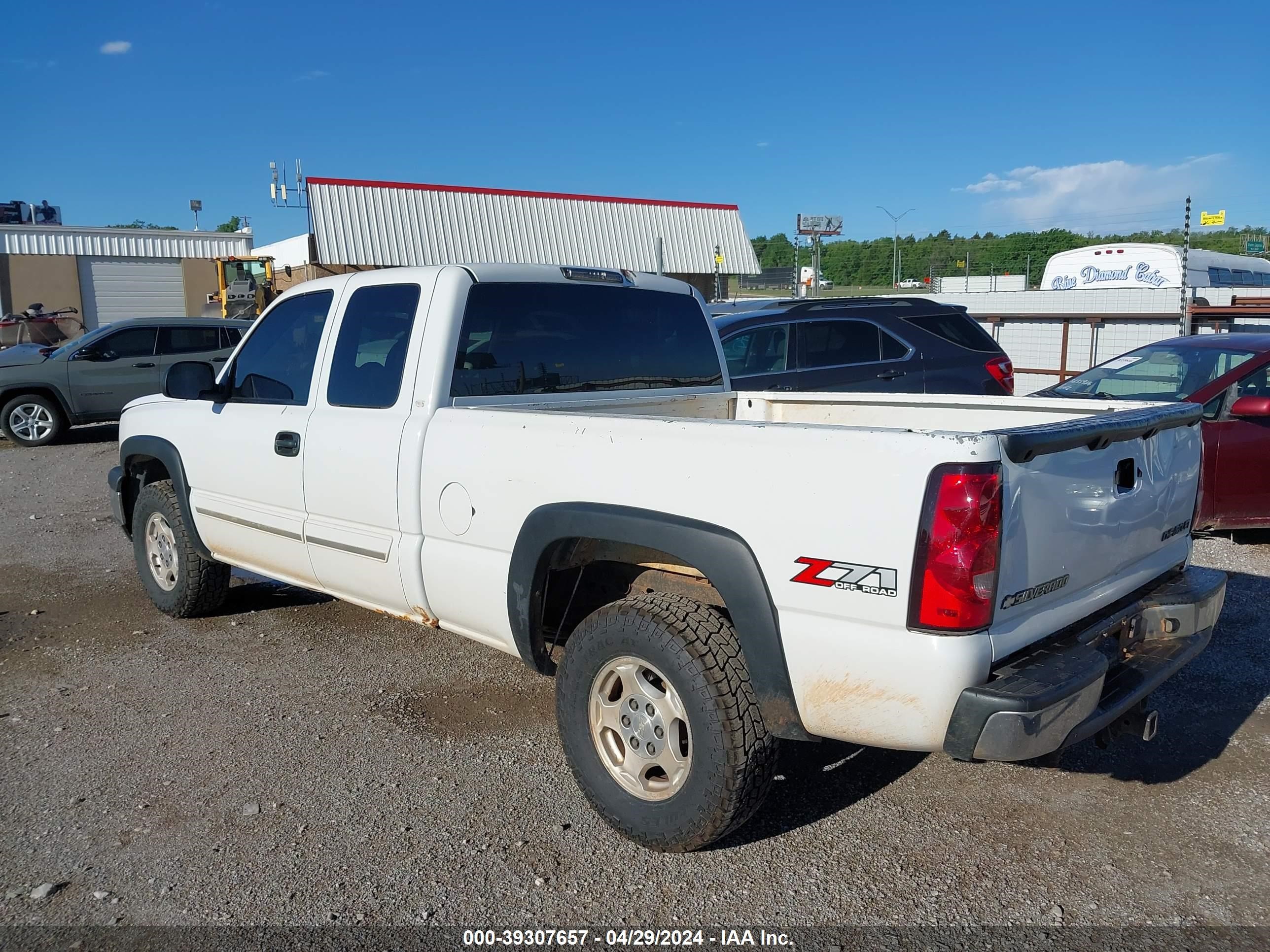 Photo 2 VIN: 2GCEK19T031151609 - CHEVROLET SILVERADO 