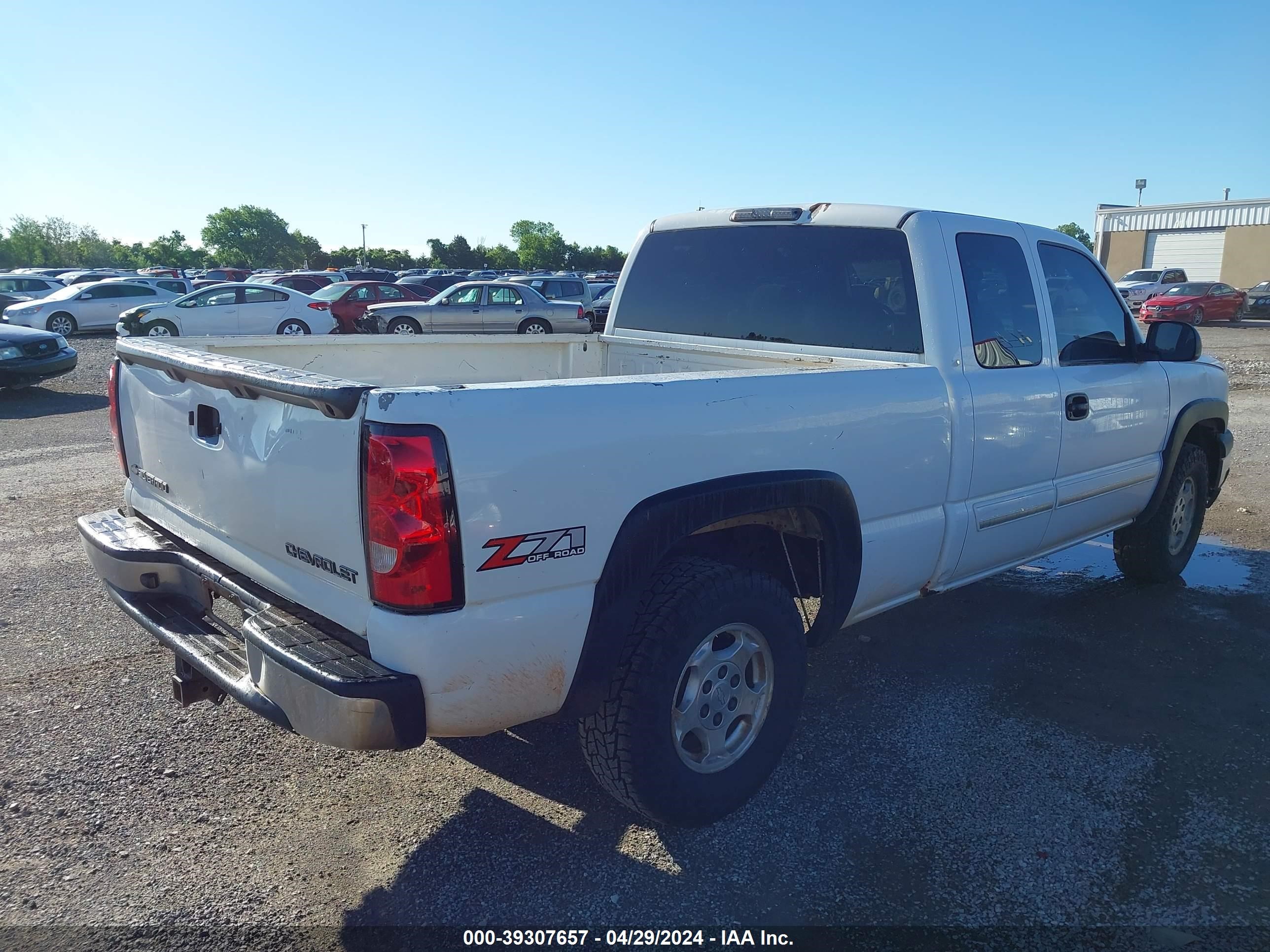 Photo 3 VIN: 2GCEK19T031151609 - CHEVROLET SILVERADO 