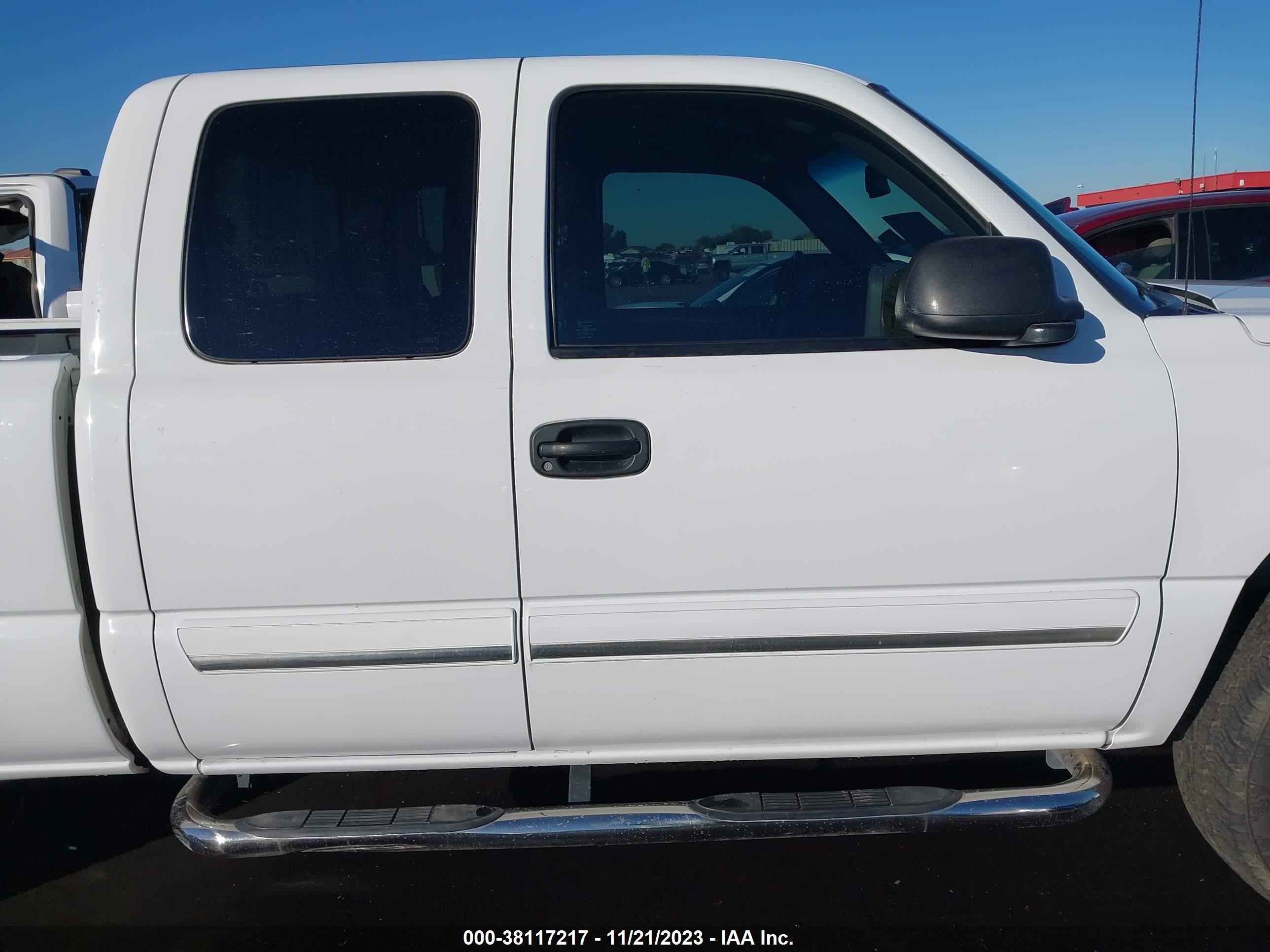 Photo 12 VIN: 2GCEK19T231106557 - CHEVROLET SILVERADO 