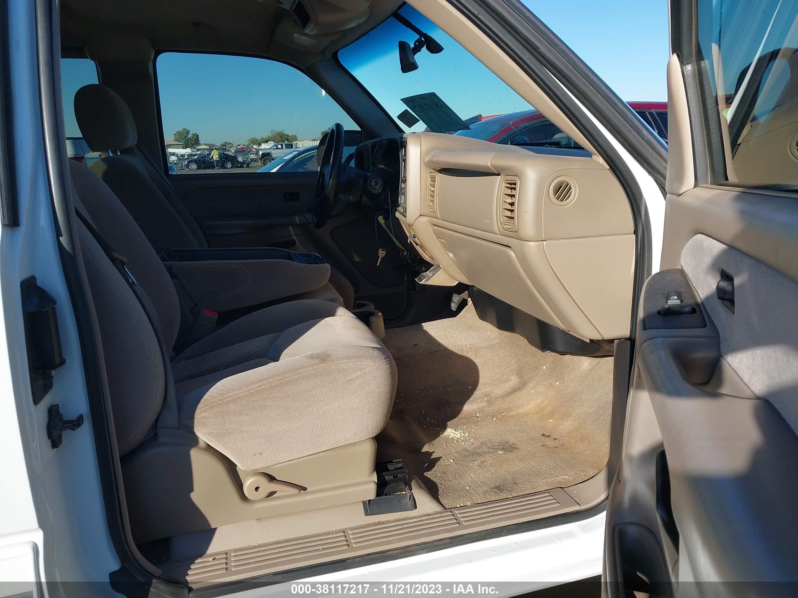 Photo 4 VIN: 2GCEK19T231106557 - CHEVROLET SILVERADO 