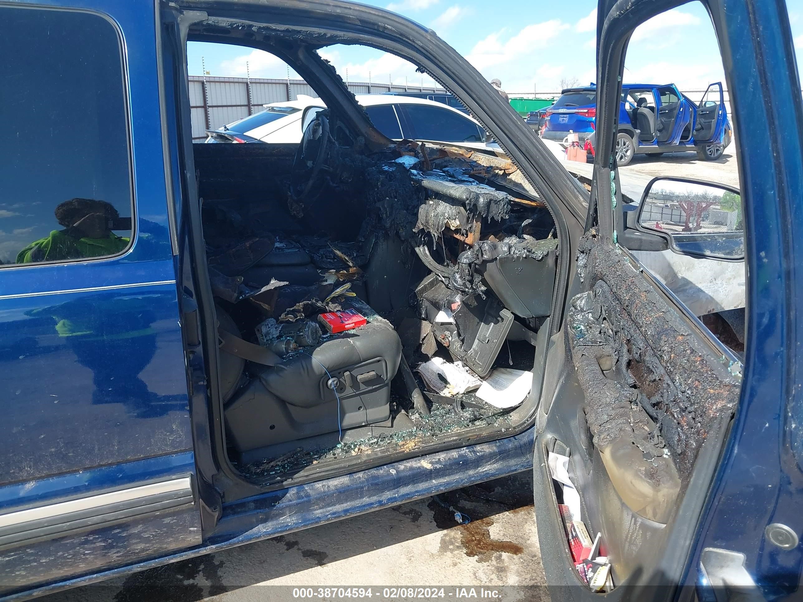 Photo 4 VIN: 2GCEK19T311104393 - CHEVROLET SILVERADO 