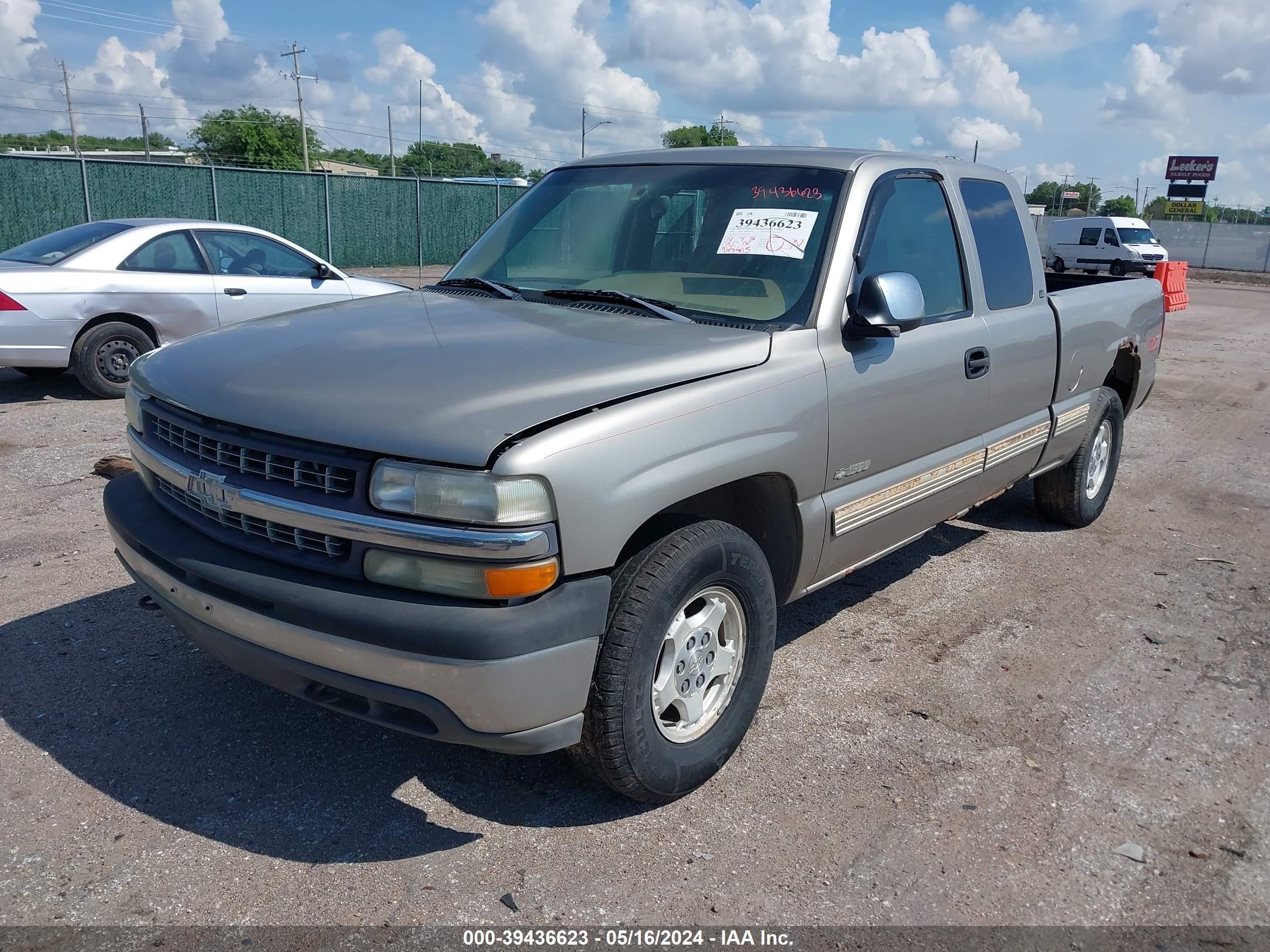 Photo 1 VIN: 2GCEK19T5X1139865 - CHEVROLET SILVERADO 