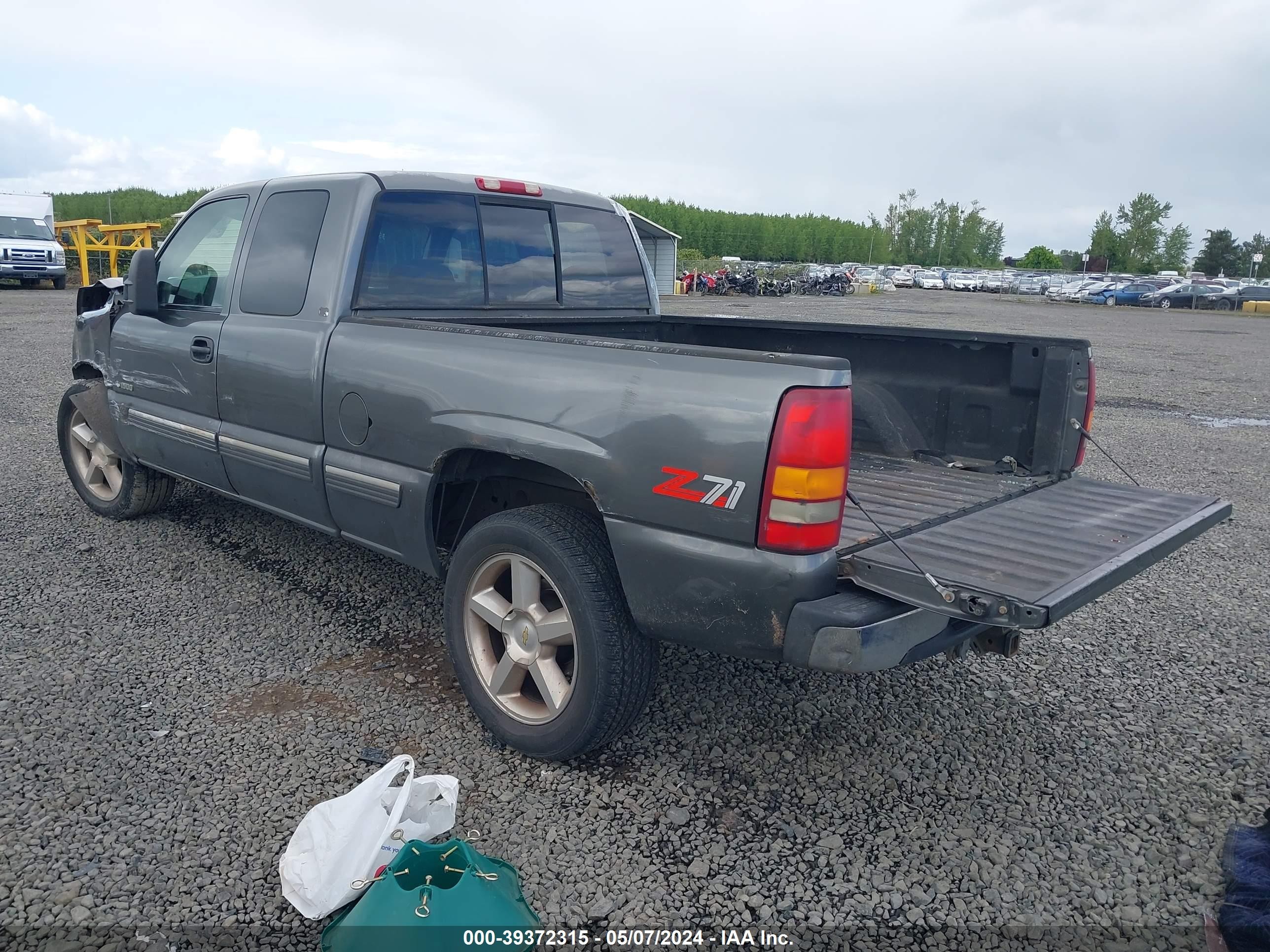 Photo 2 VIN: 2GCEK19T5X1176656 - CHEVROLET SILVERADO 