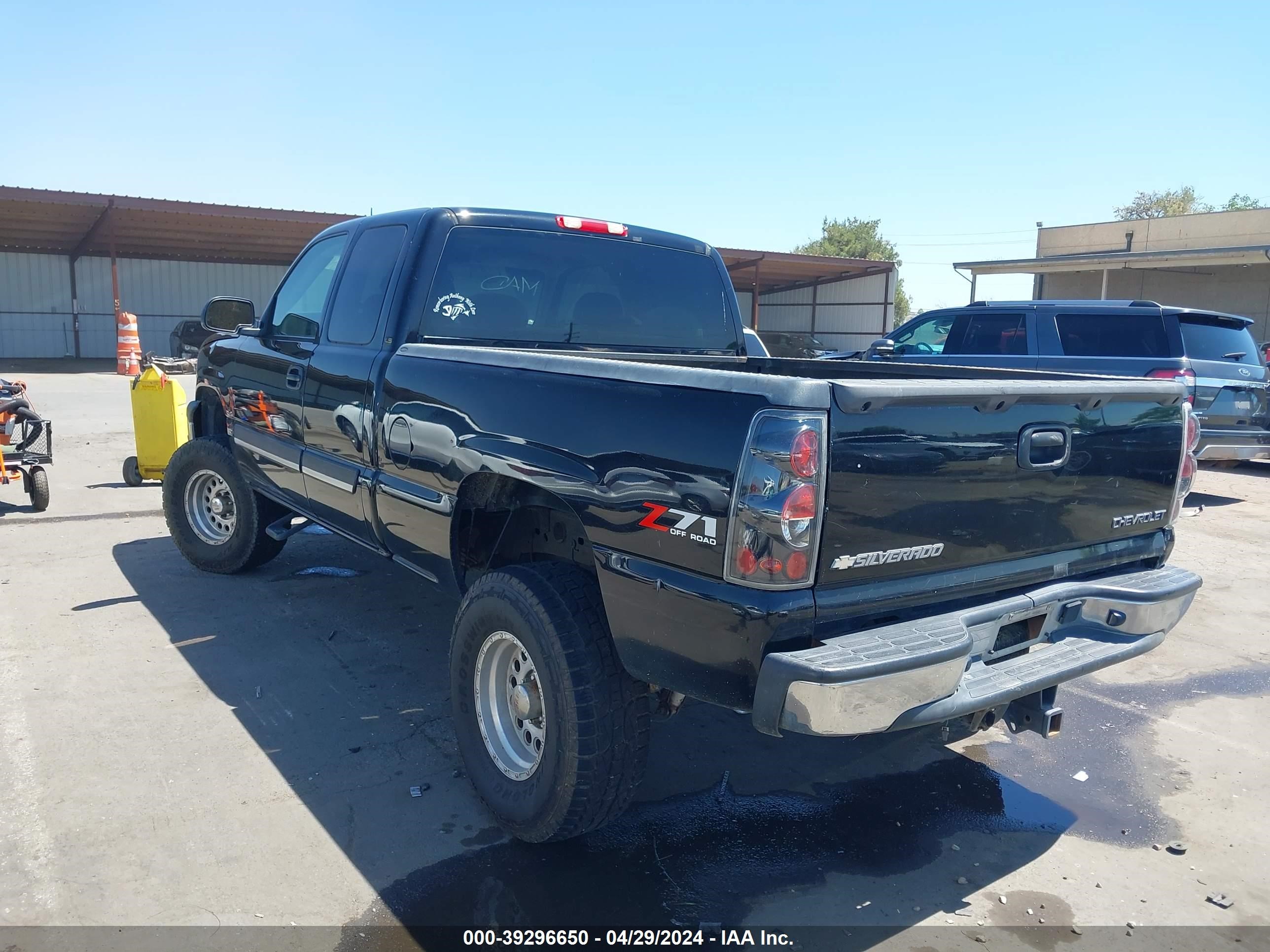 Photo 2 VIN: 2GCEK19T831162860 - CHEVROLET SILVERADO 