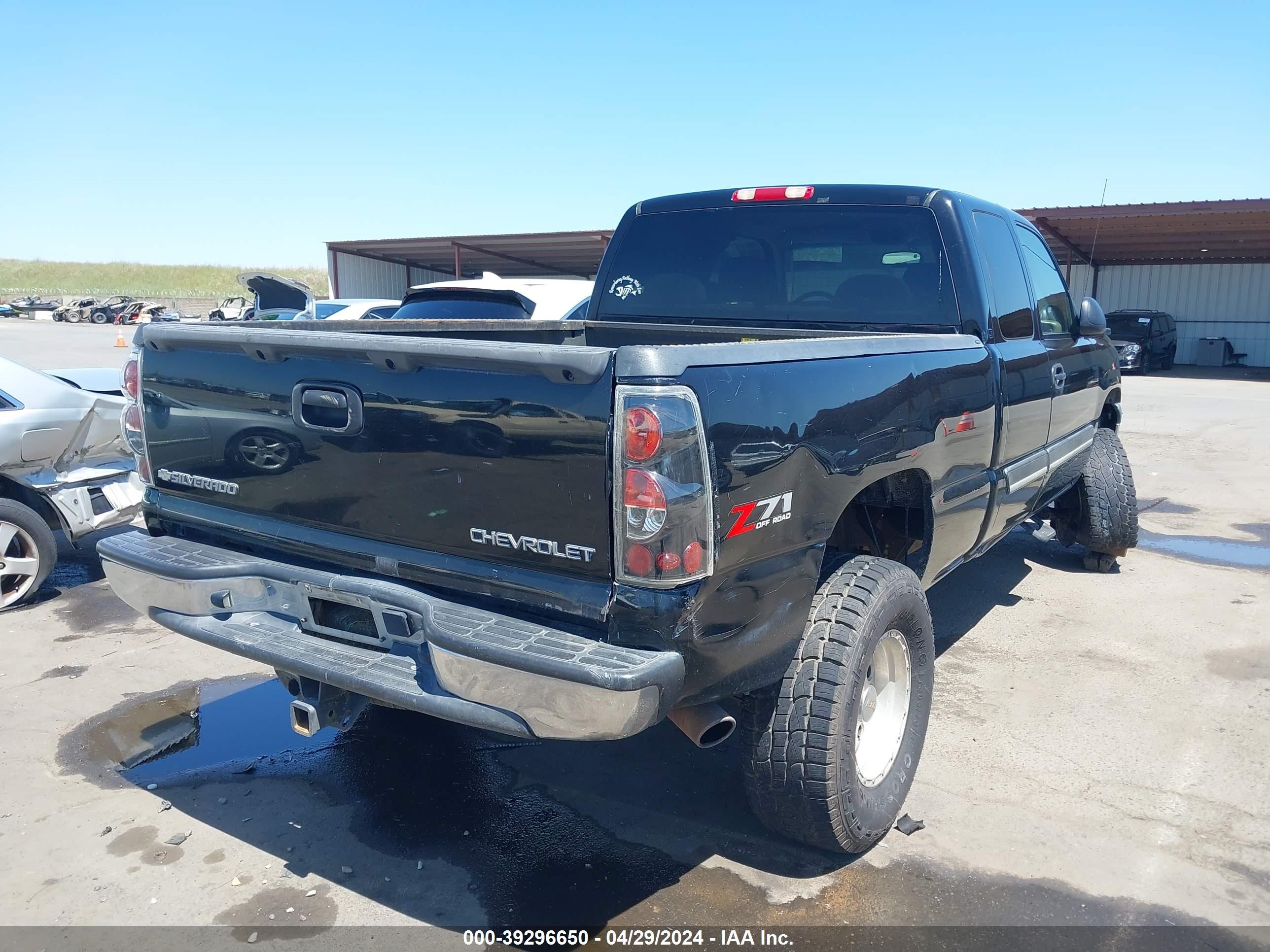 Photo 3 VIN: 2GCEK19T831162860 - CHEVROLET SILVERADO 