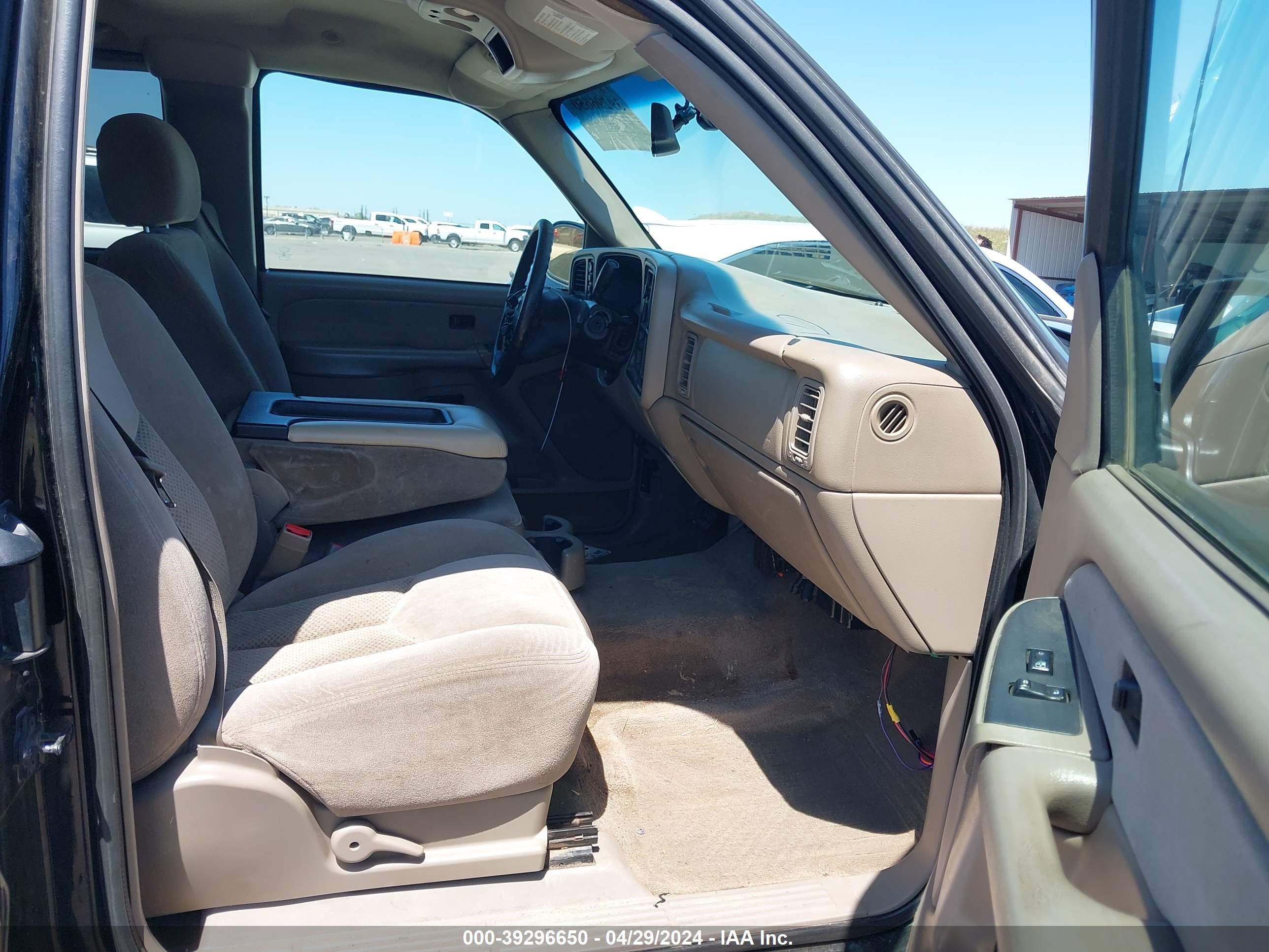 Photo 4 VIN: 2GCEK19T831162860 - CHEVROLET SILVERADO 