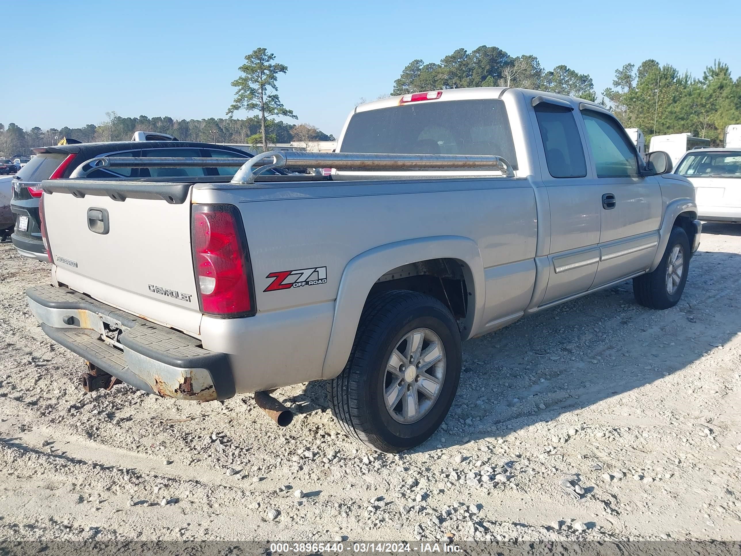 Photo 3 VIN: 2GCEK19T941366861 - CHEVROLET SILVERADO 