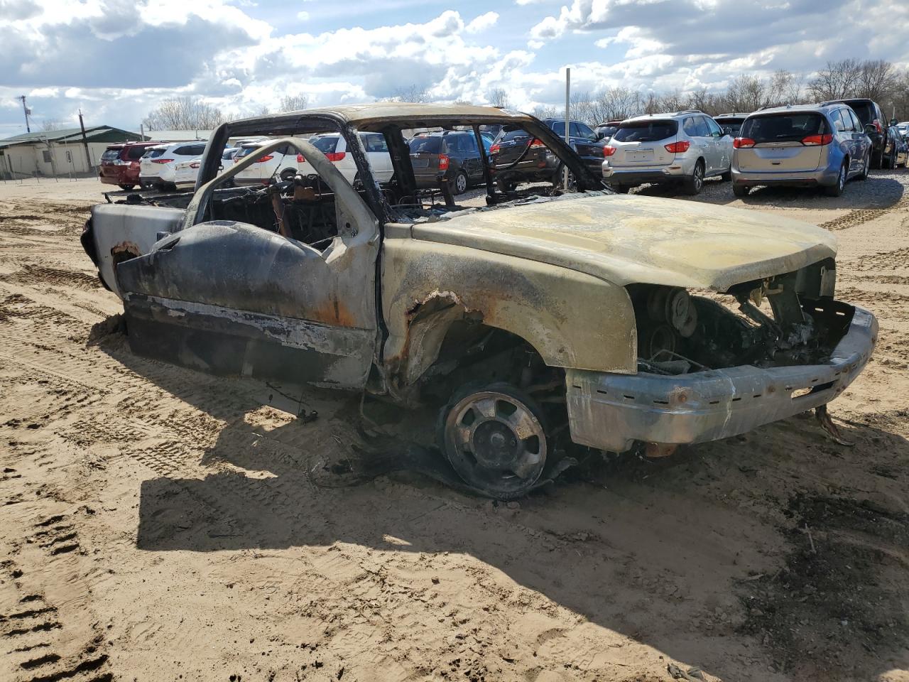 Photo 3 VIN: 2GCEK19TX31153058 - CHEVROLET SILVERADO 