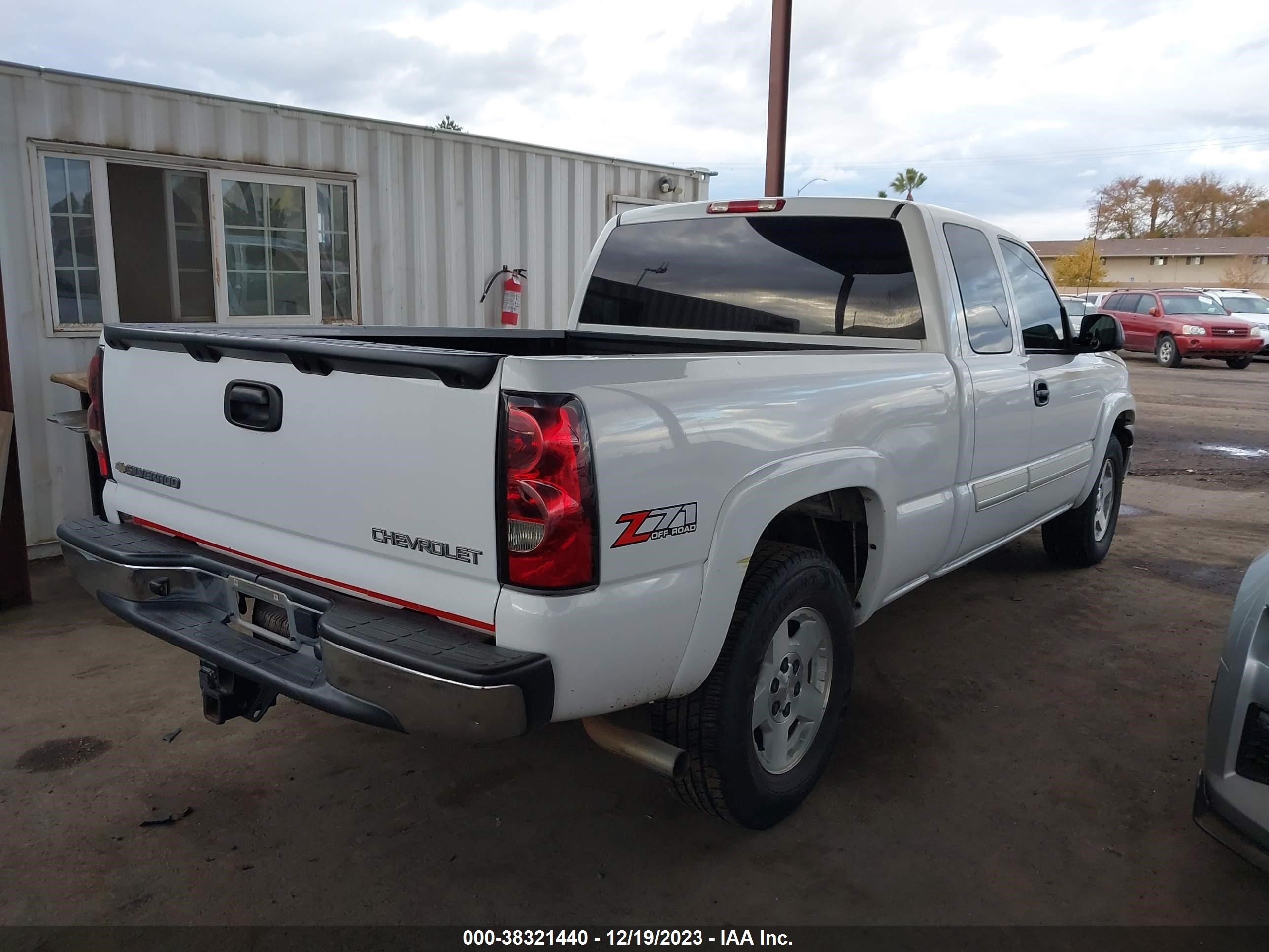 Photo 3 VIN: 2GCEK19TX41377898 - CHEVROLET SILVERADO 