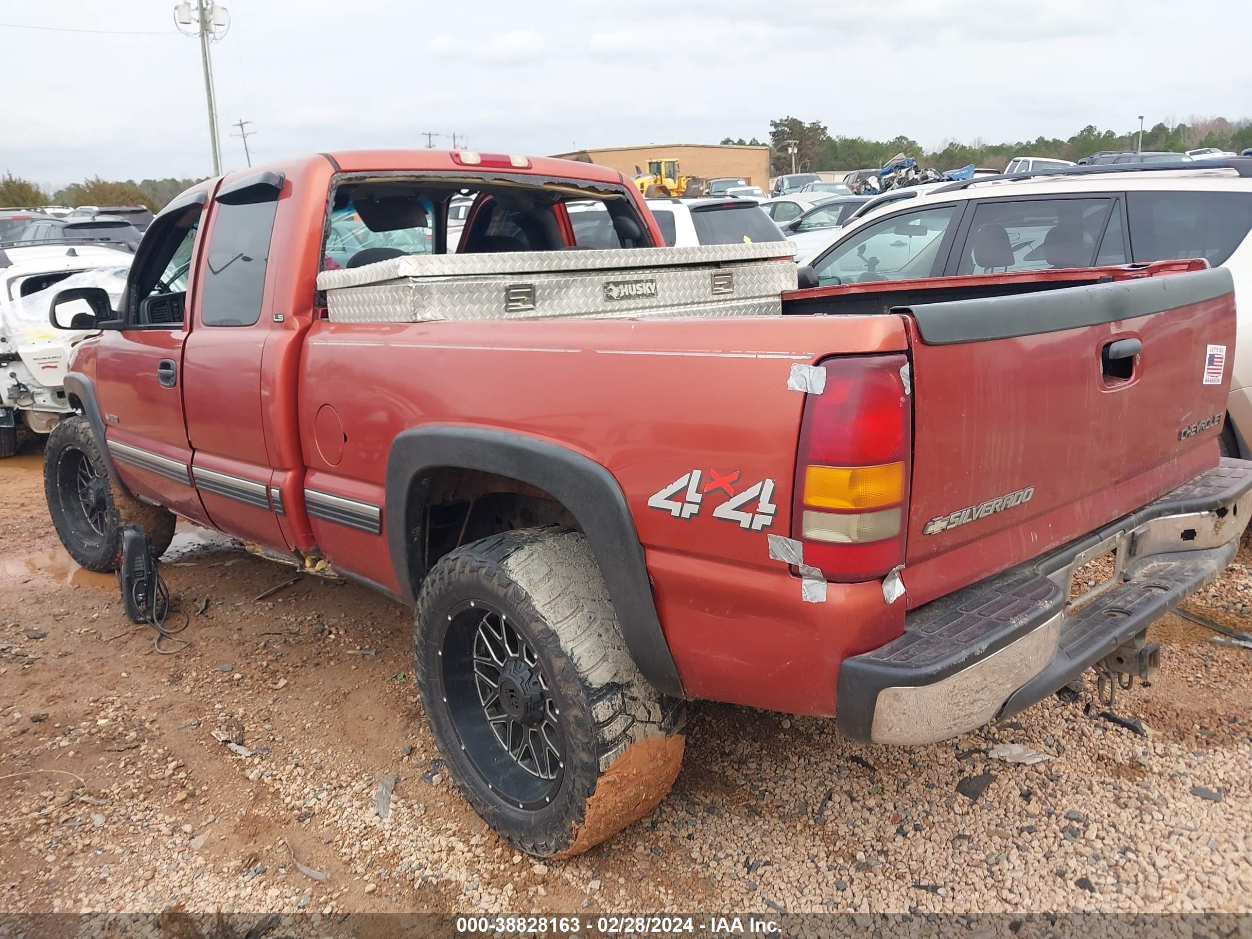 Photo 2 VIN: 2GCEK19V011272820 - CHEVROLET SILVERADO 