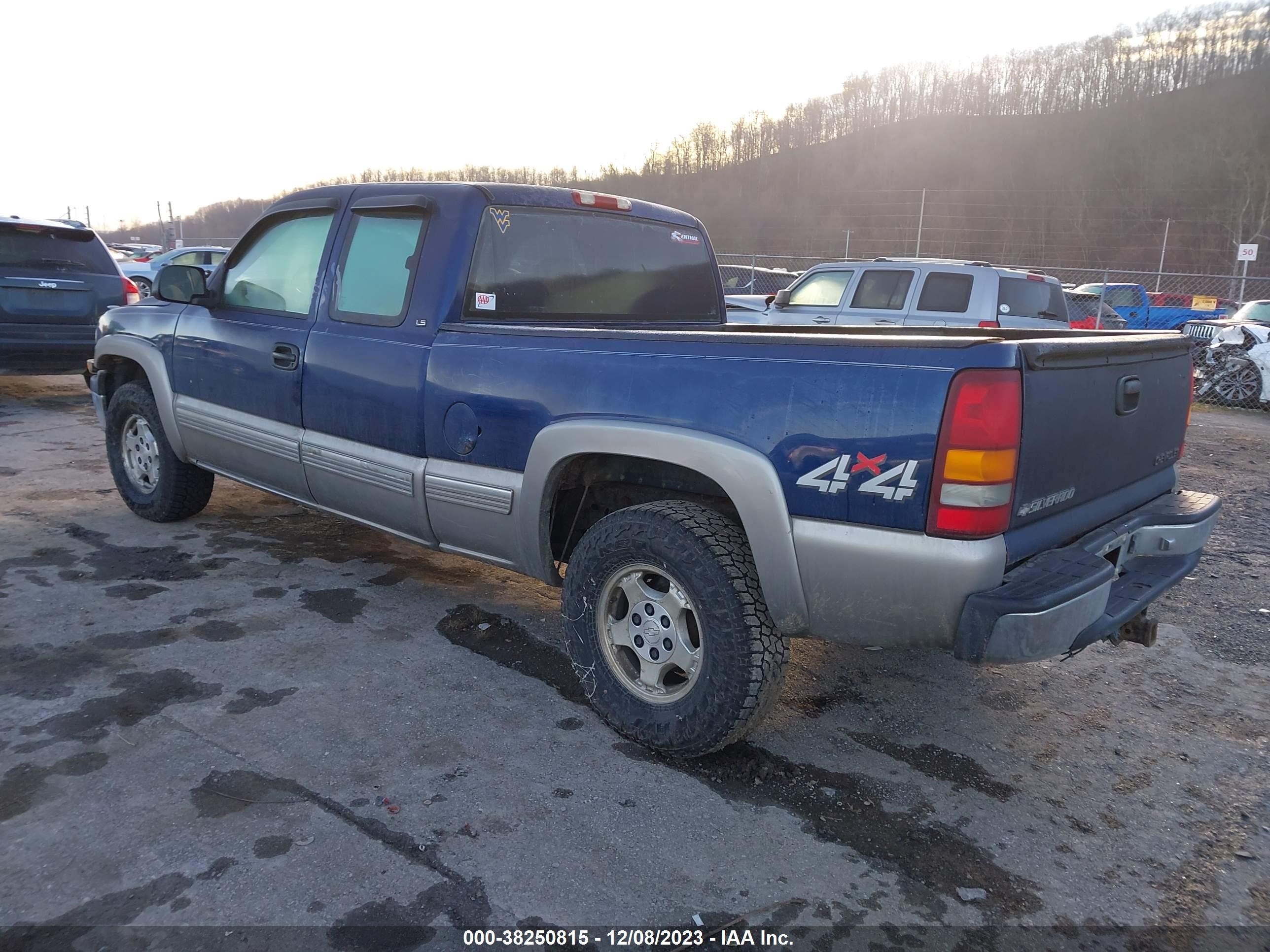 Photo 2 VIN: 2GCEK19V1X1218516 - CHEVROLET SILVERADO 