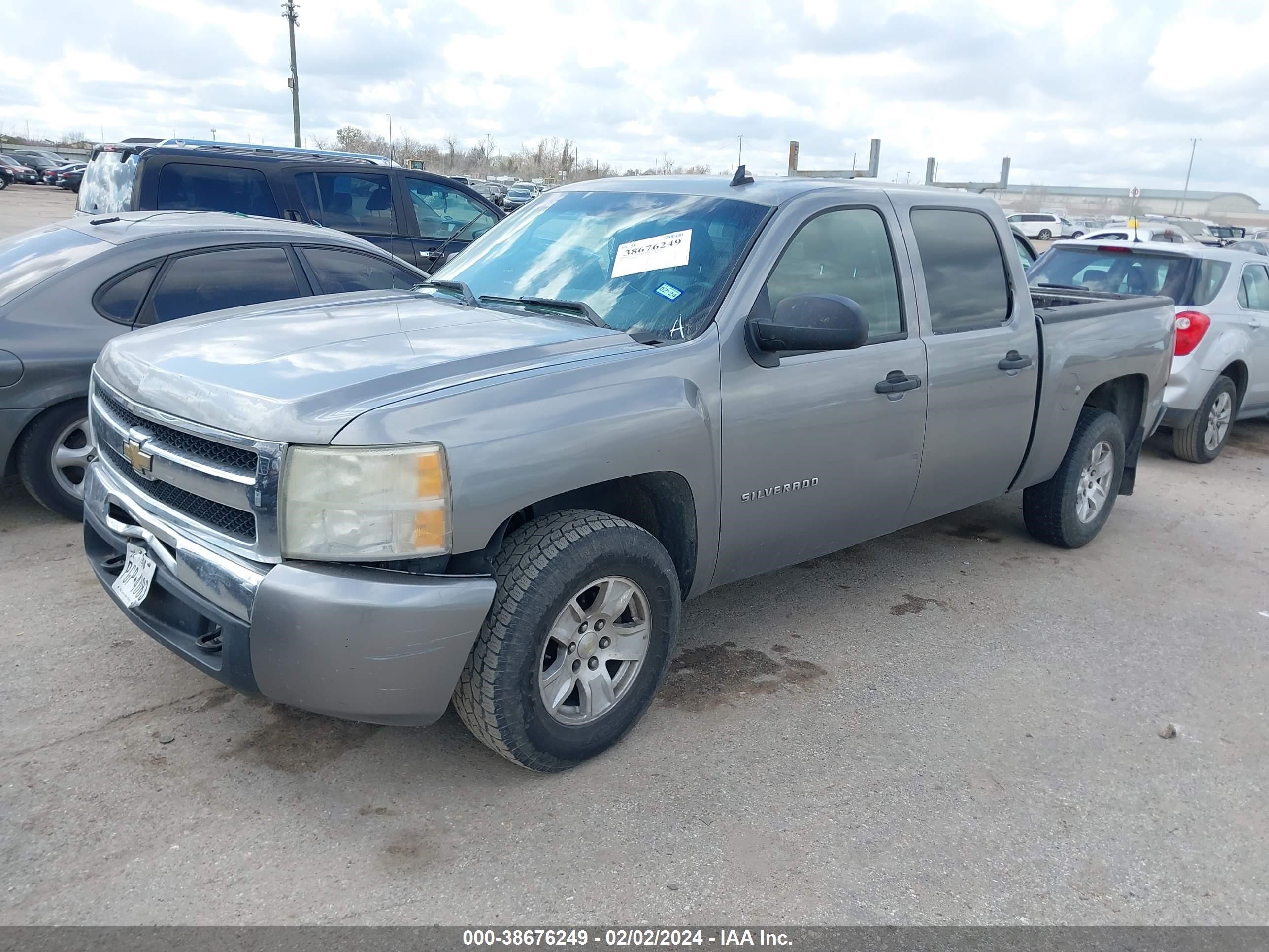 Photo 1 VIN: 2GCEK233X91134744 - CHEVROLET SILVERADO 