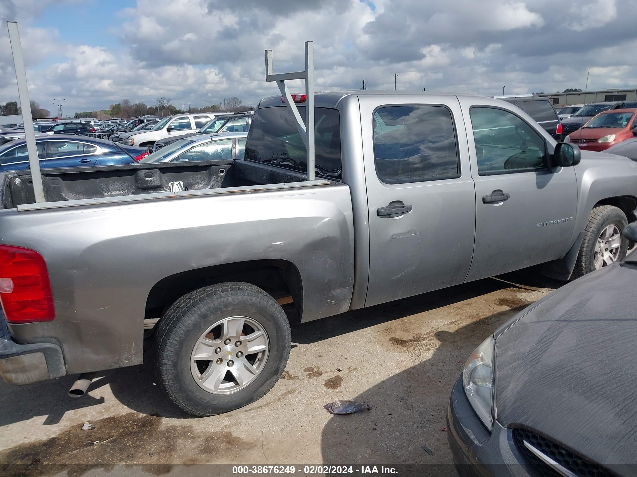 Photo 3 VIN: 2GCEK233X91134744 - CHEVROLET SILVERADO 