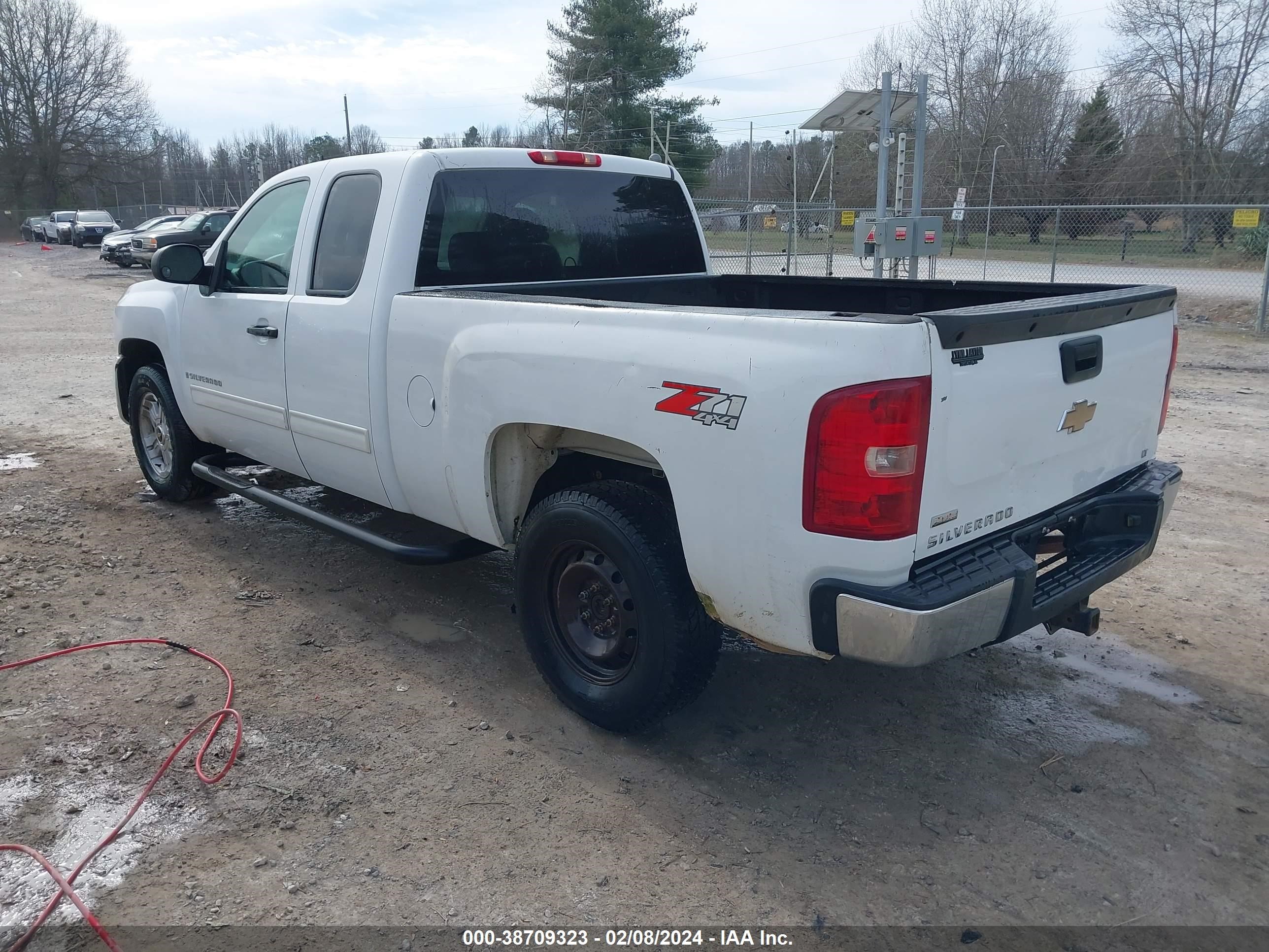 Photo 2 VIN: 2GCEK290691122023 - CHEVROLET SILVERADO 