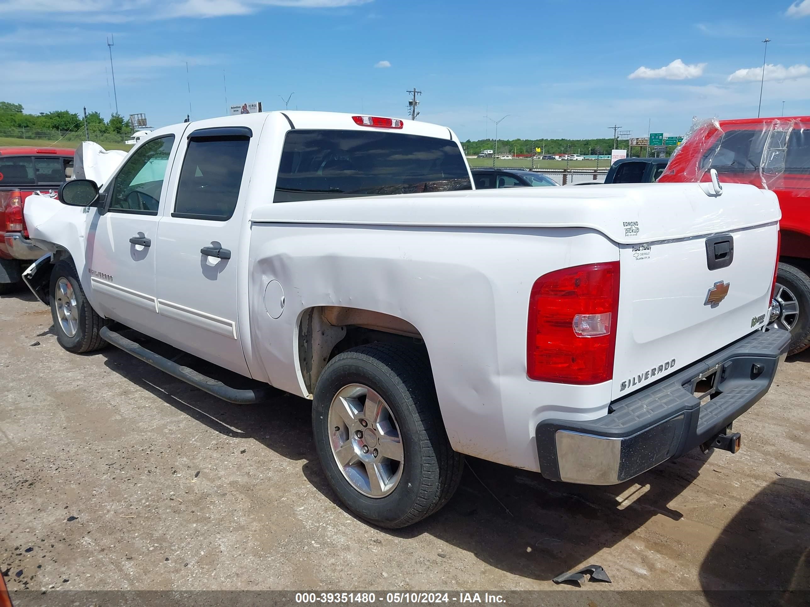 Photo 2 VIN: 2GCFC135291119412 - CHEVROLET SILVERADO 