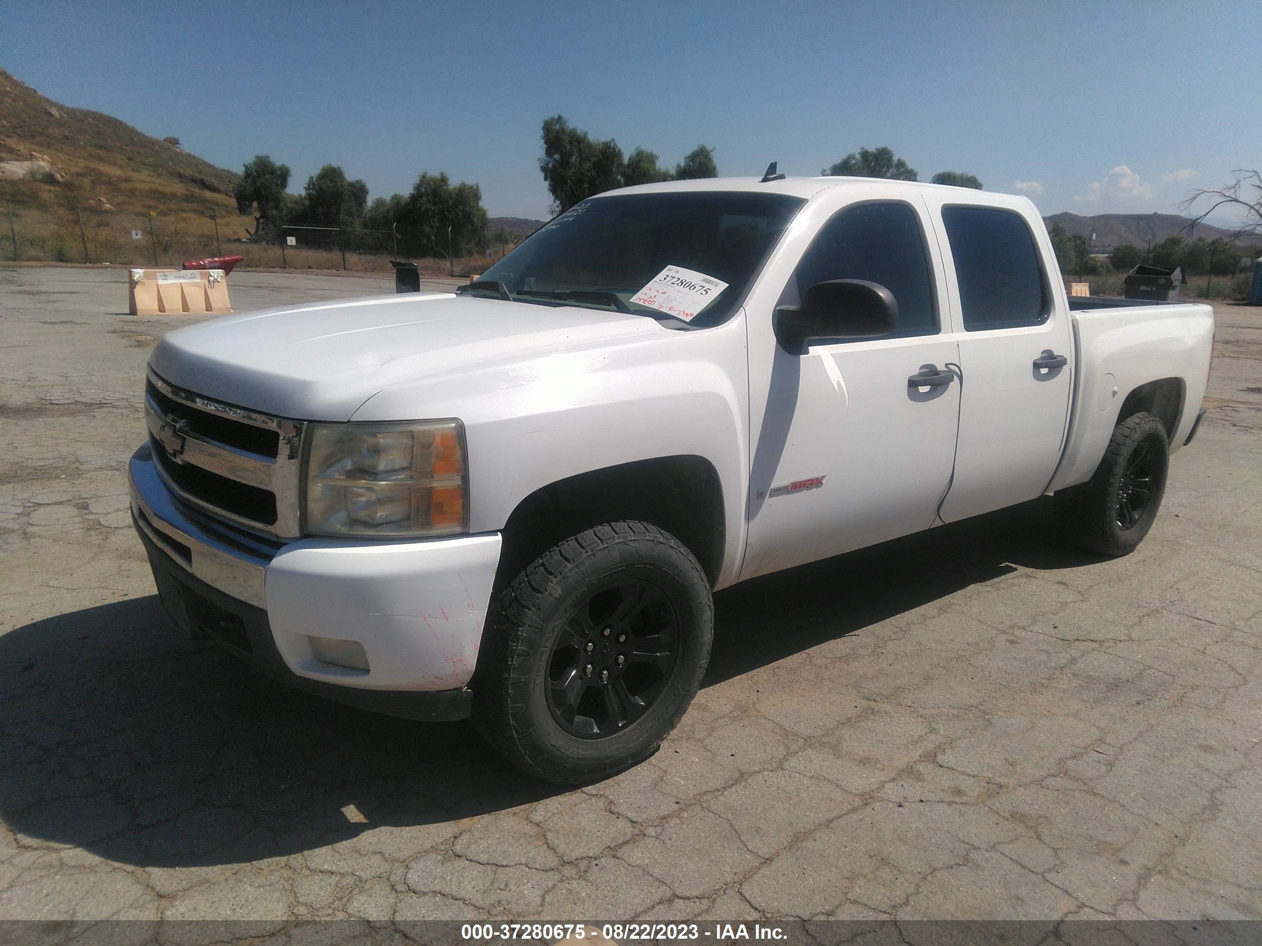 Photo 1 VIN: 2GCFC13Y071525390 - CHEVROLET SILVERADO 