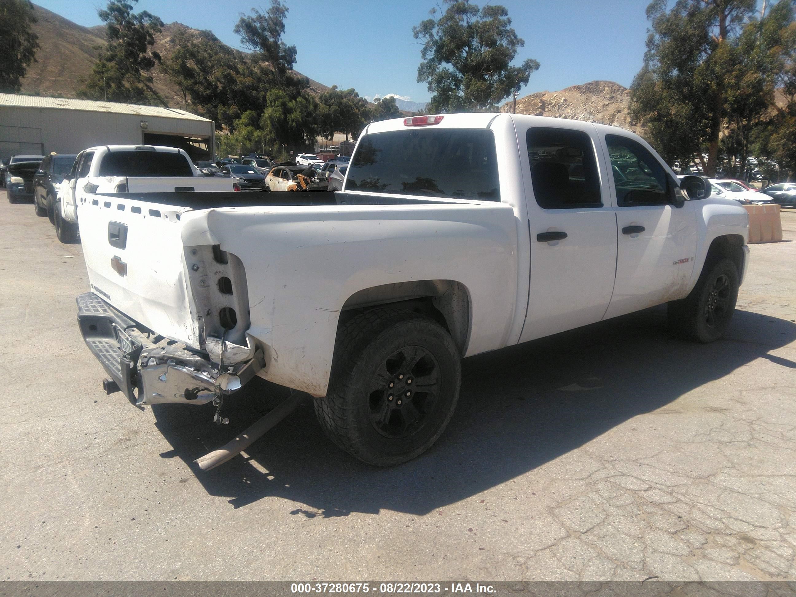 Photo 3 VIN: 2GCFC13Y071525390 - CHEVROLET SILVERADO 