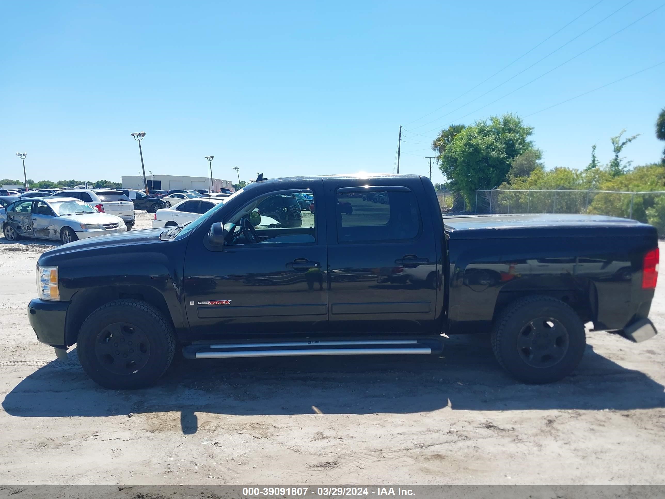 Photo 14 VIN: 2GCFC13Y171674651 - CHEVROLET SILVERADO 