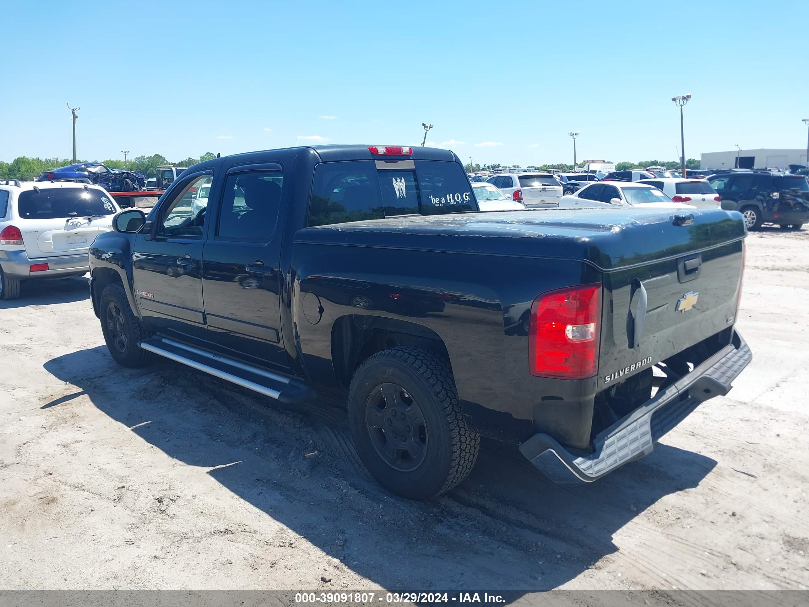 Photo 2 VIN: 2GCFC13Y171674651 - CHEVROLET SILVERADO 