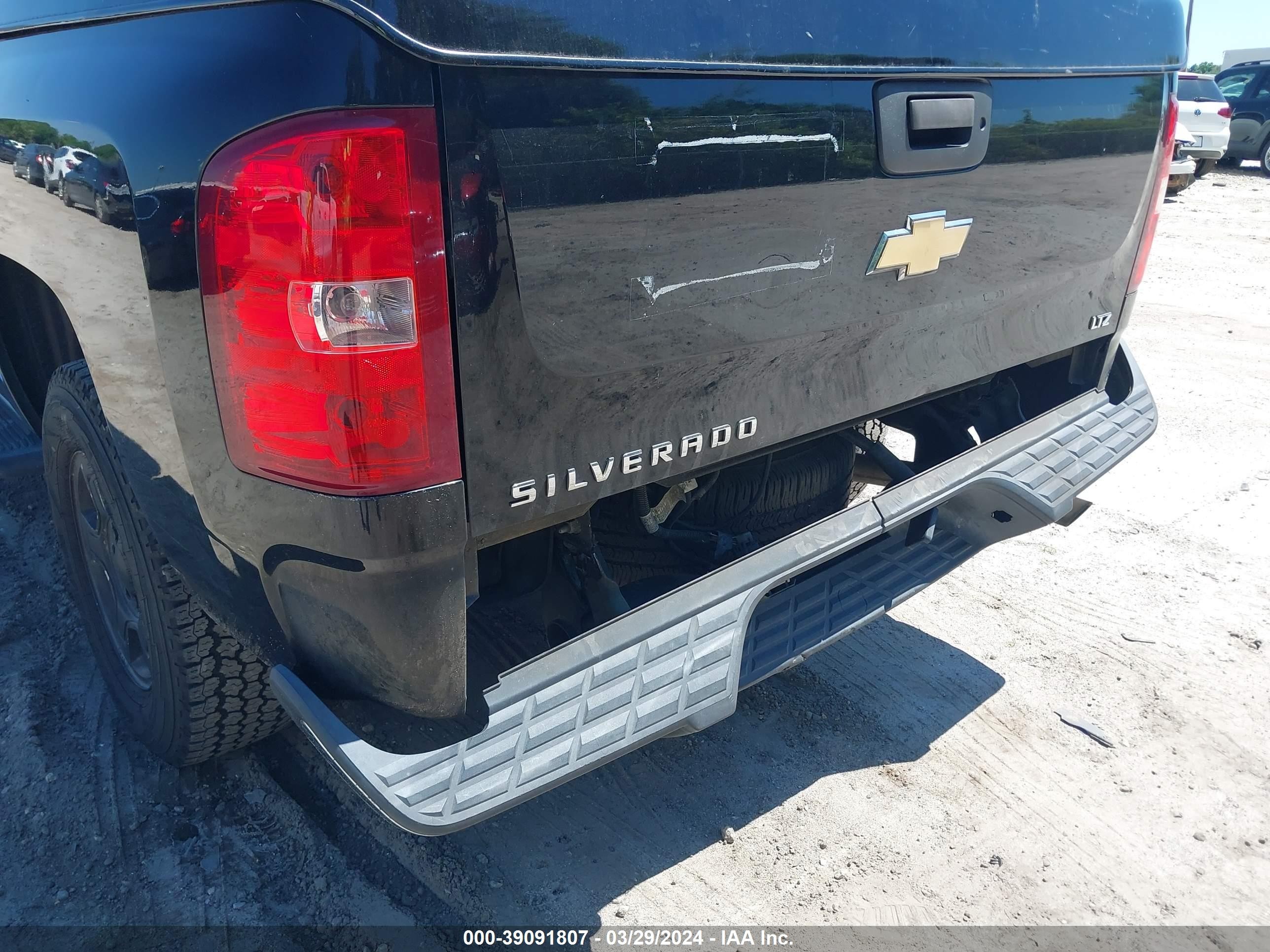 Photo 5 VIN: 2GCFC13Y171674651 - CHEVROLET SILVERADO 