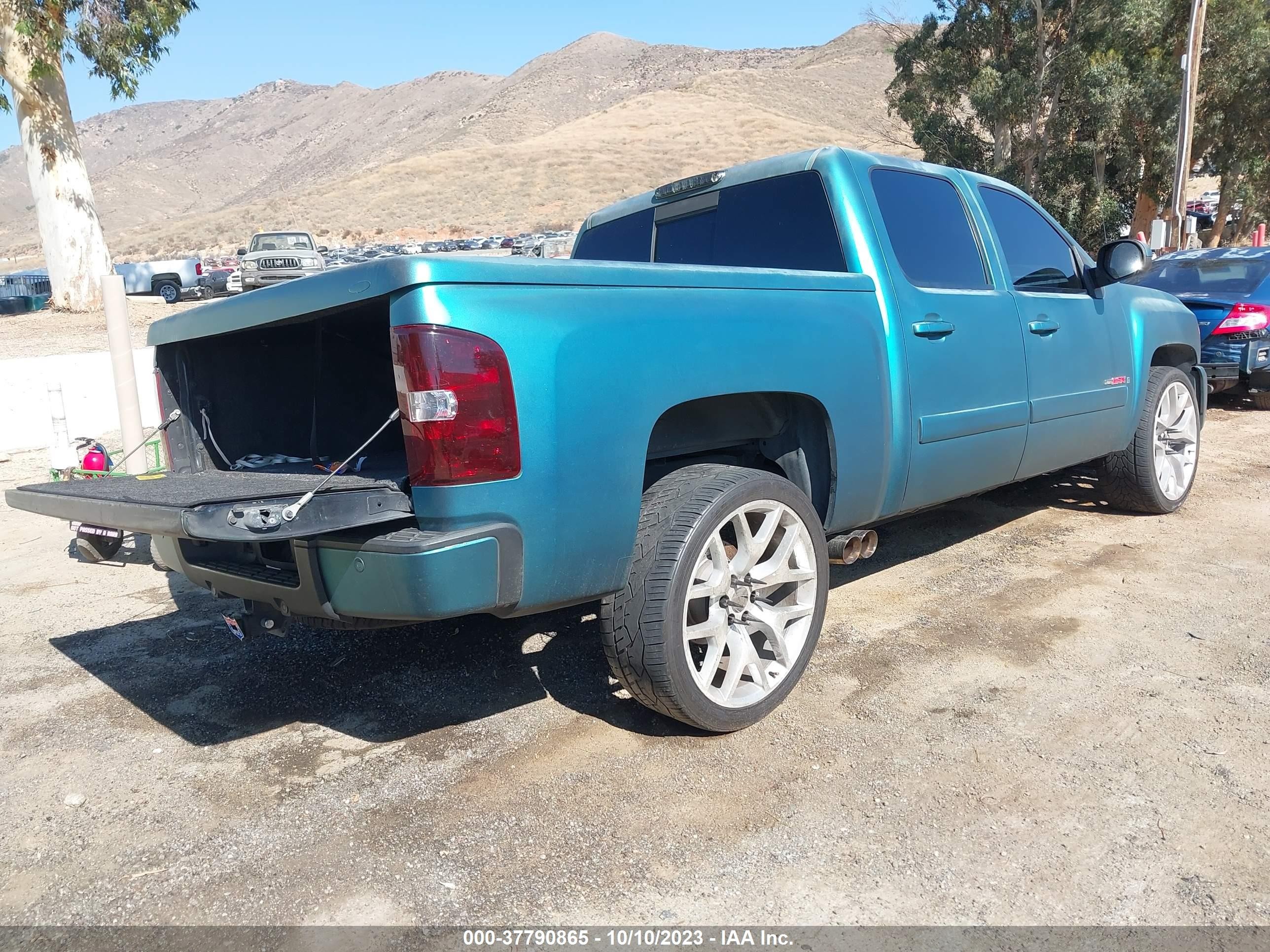 Photo 3 VIN: 2GCFC13Y671518914 - CHEVROLET SILVERADO 