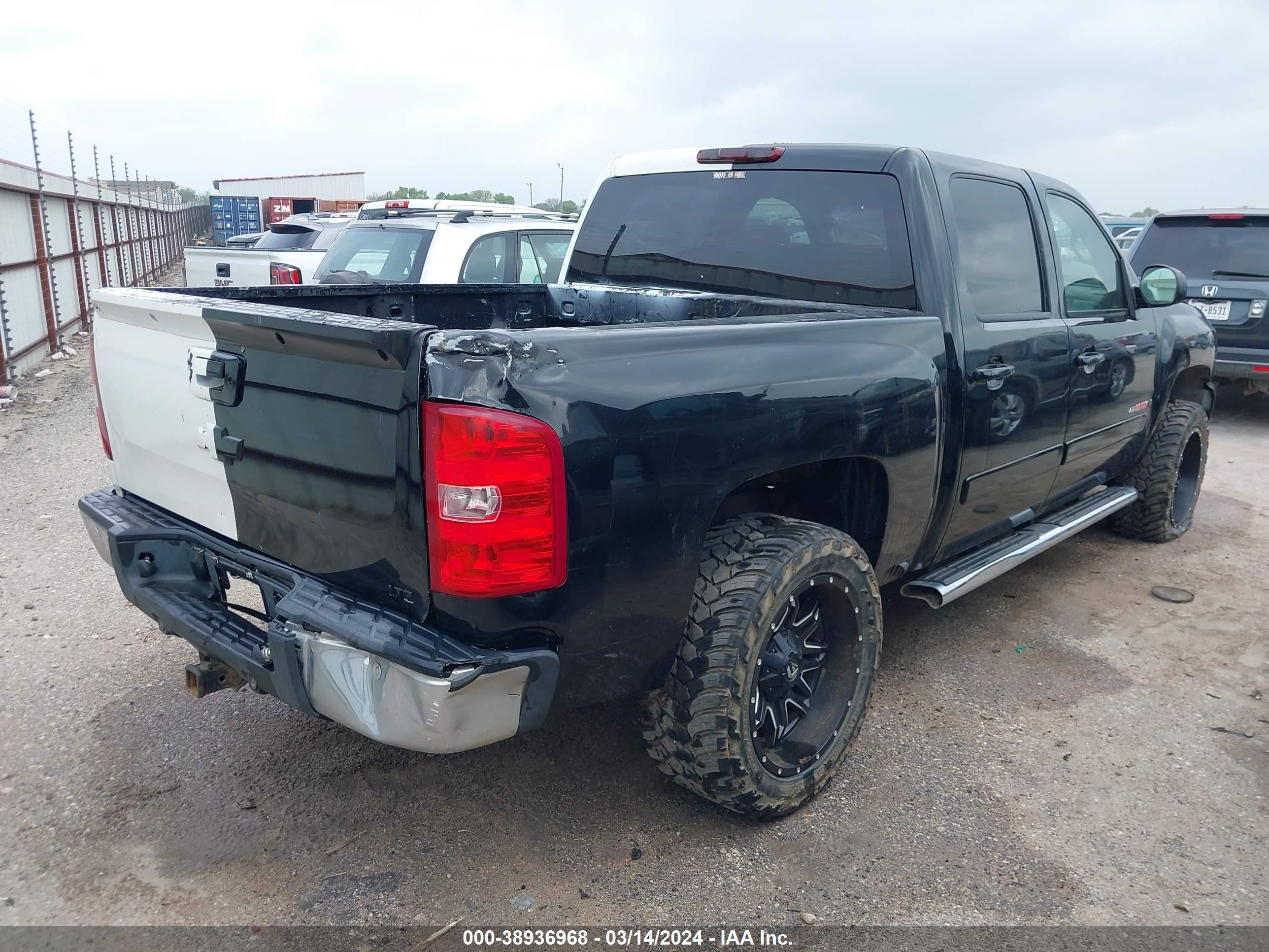 Photo 3 VIN: 2GCFK13Y971686162 - CHEVROLET SILVERADO 