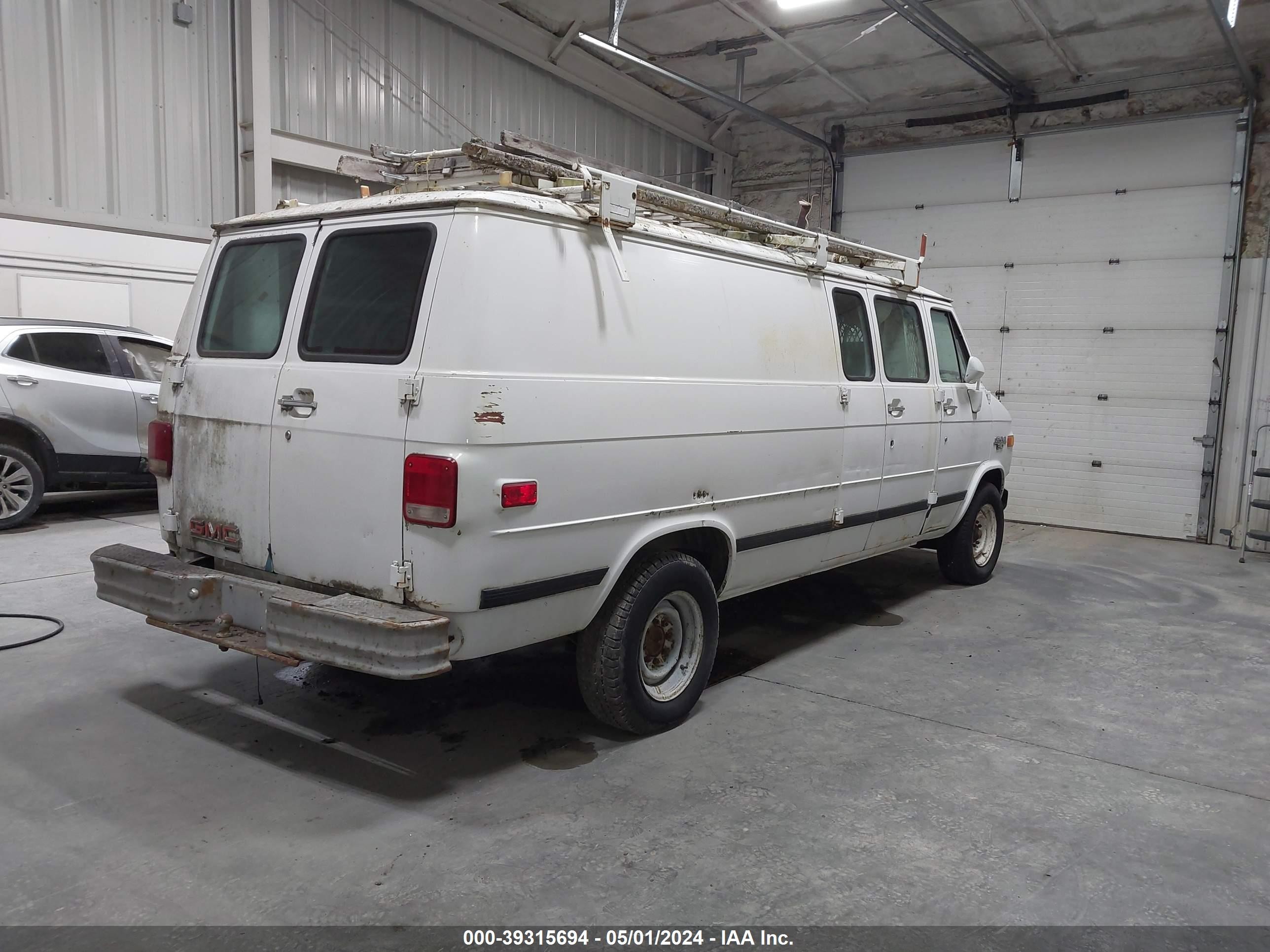 Photo 3 VIN: 2GCGG39K6N4158966 - CHEVROLET VAN 