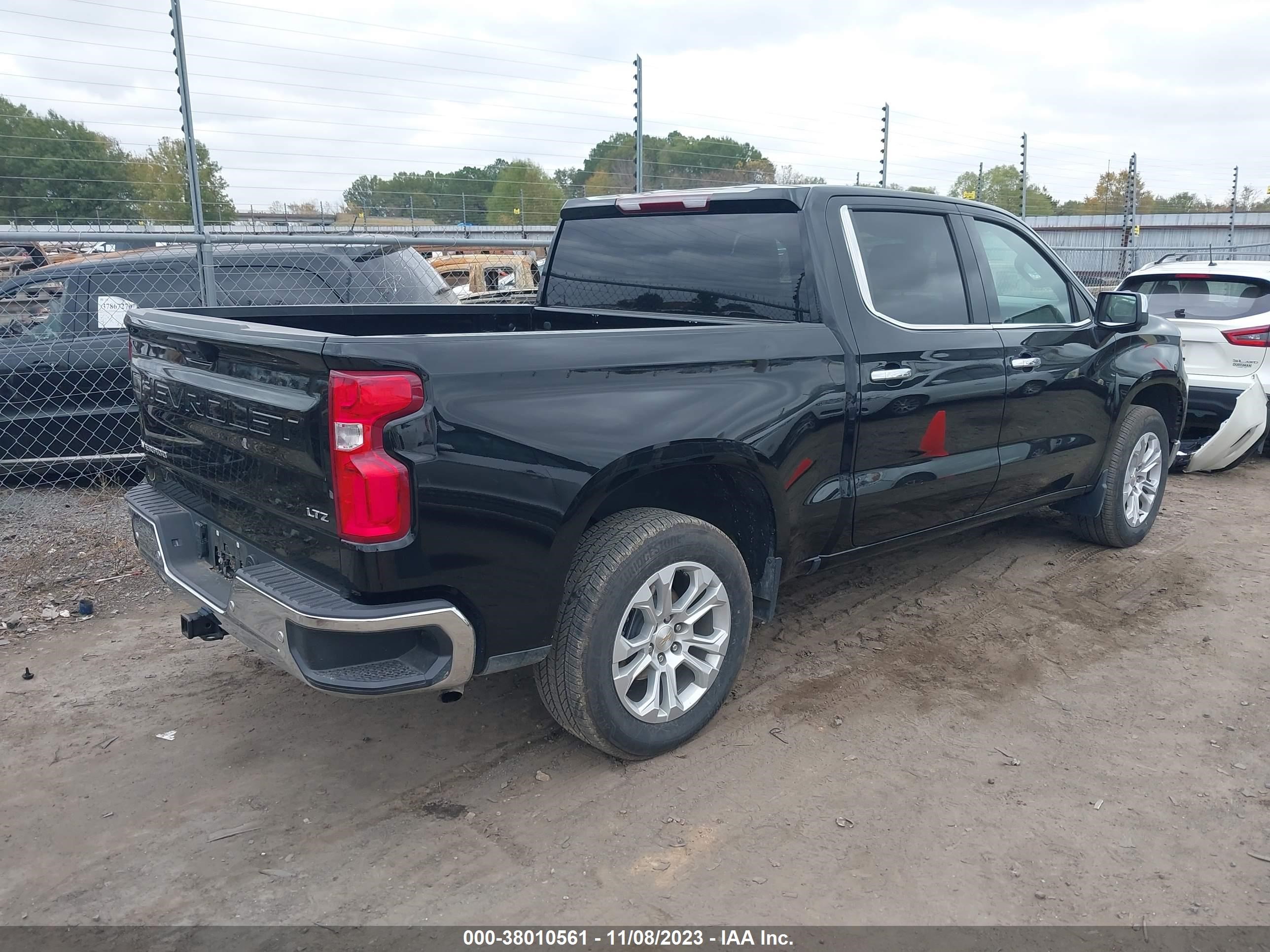 Photo 3 VIN: 2GCPAEED6P1109498 - CHEVROLET SILVERADO 