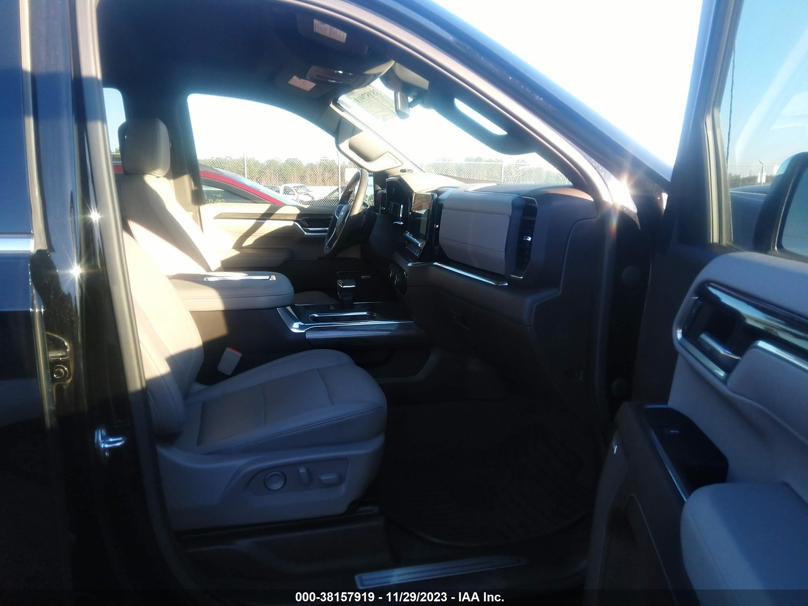 Photo 4 VIN: 2GCPAEED9N1514350 - CHEVROLET SILVERADO 