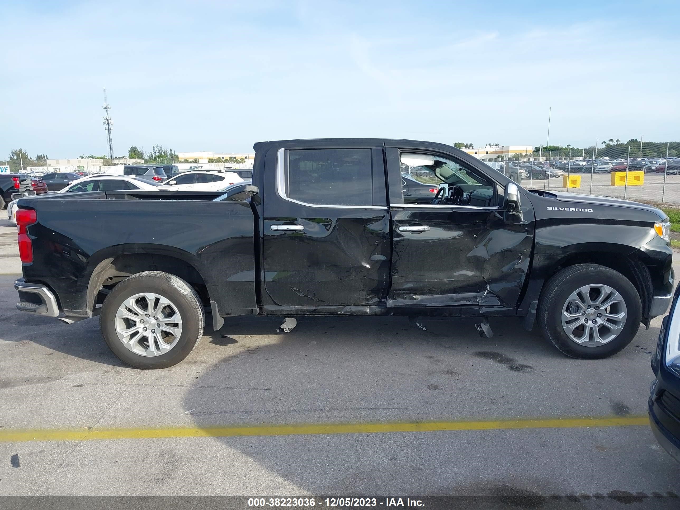 Photo 12 VIN: 2GCPAEED9P1135173 - CHEVROLET SILVERADO 