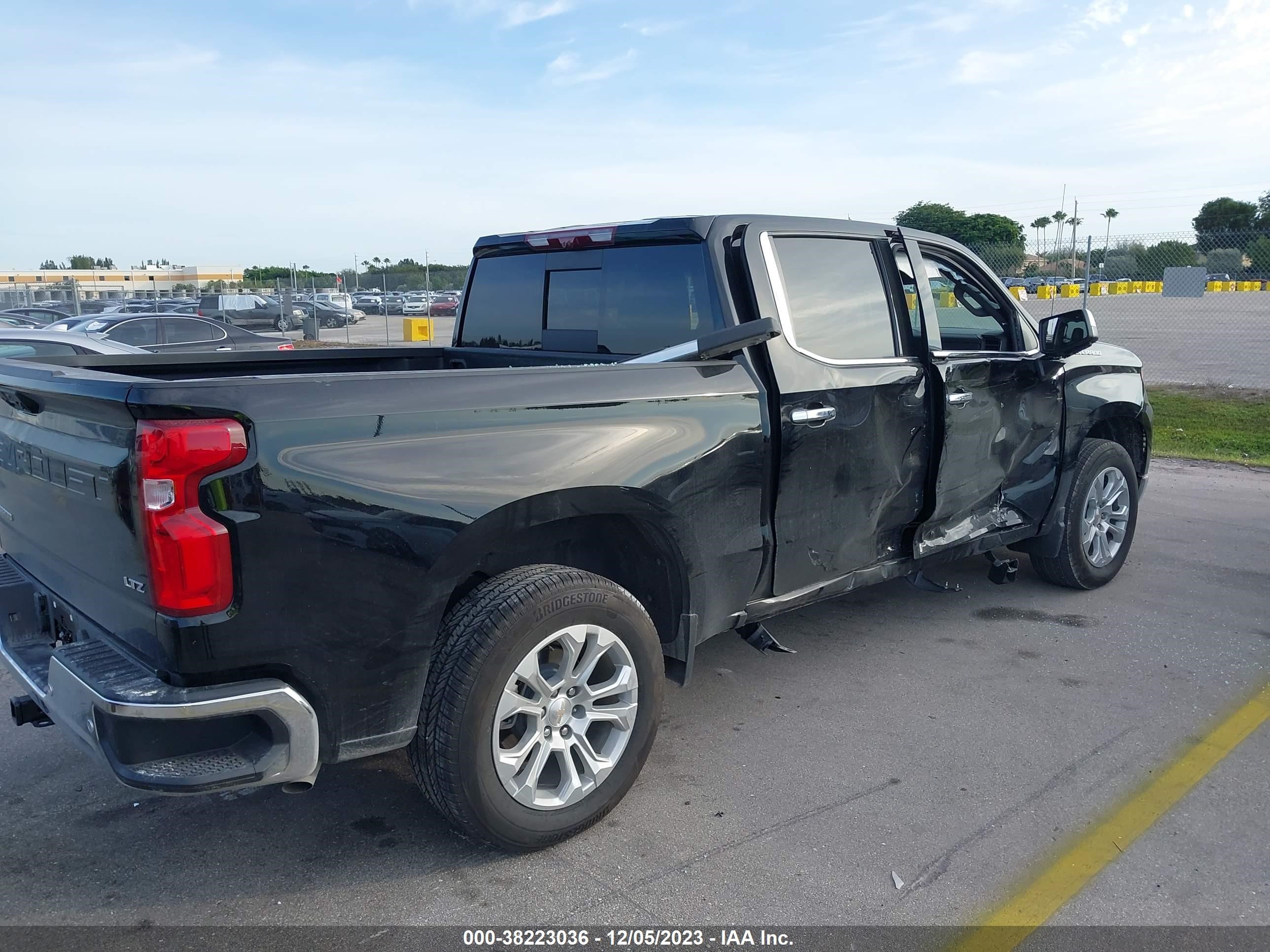 Photo 3 VIN: 2GCPAEED9P1135173 - CHEVROLET SILVERADO 