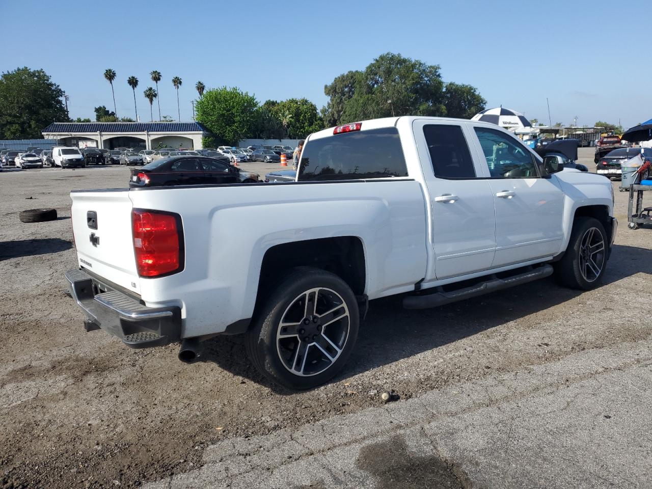 Photo 2 VIN: 2GCRCPEC2K1243424 - CHEVROLET SILVERADO 