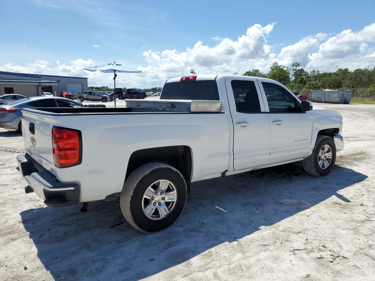 Photo 2 VIN: 2GCRCPEC5K1152129 - CHEVROLET SILVERADO 