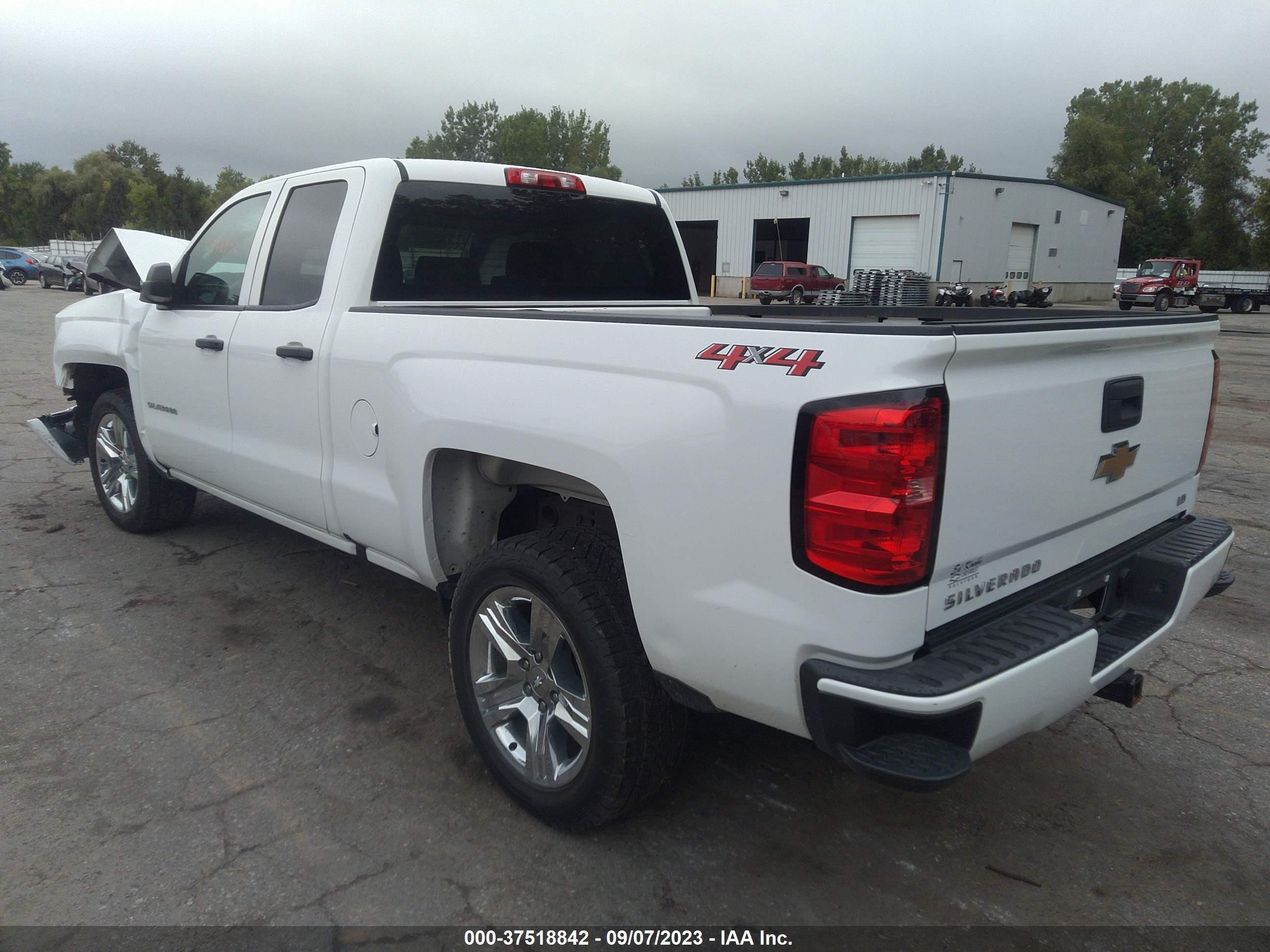 Photo 2 VIN: 2GCVKMEC0K1243907 - CHEVROLET SILVERADO 