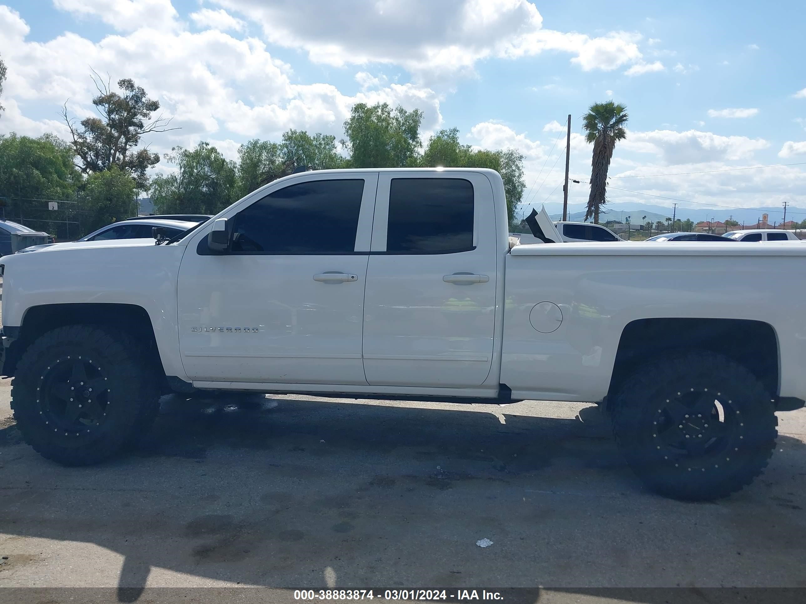 Photo 13 VIN: 2GCVKREC0J1102878 - CHEVROLET SILVERADO 