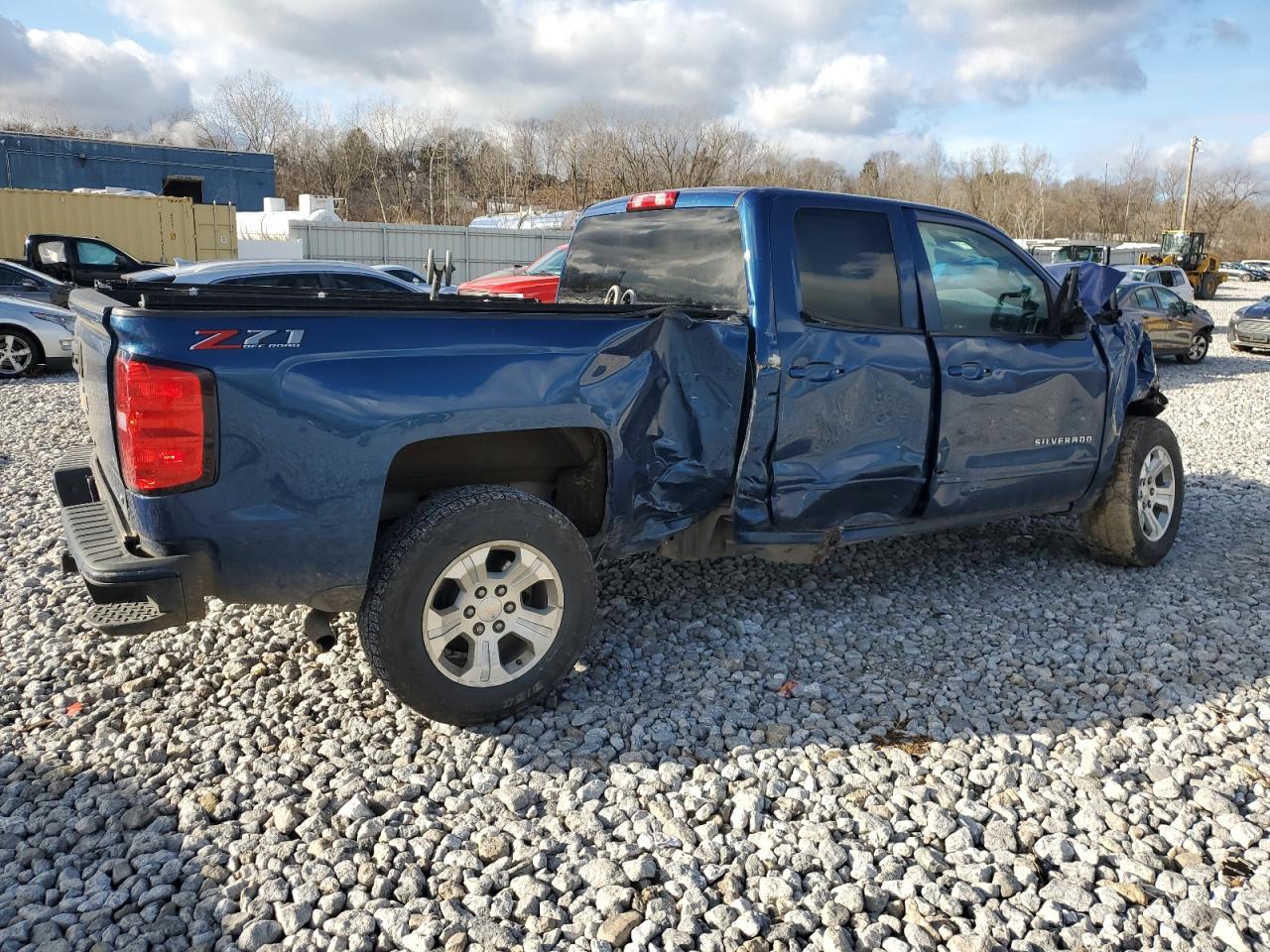 Photo 2 VIN: 2GCVKREC5J1112046 - CHEVROLET SILVERADO 