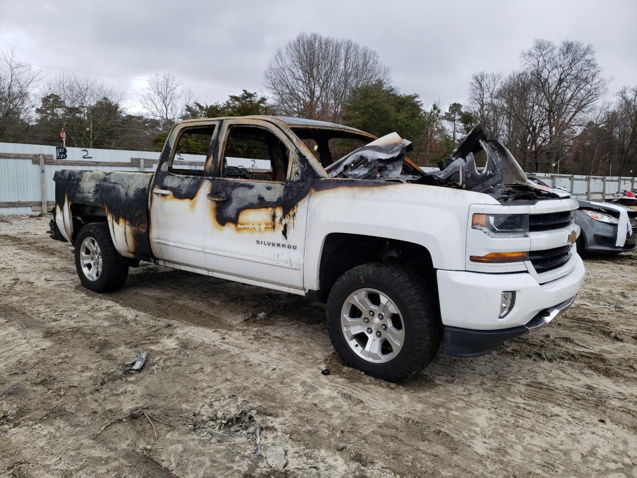 Photo 3 VIN: 2GCVKRECXJ1106579 - CHEVROLET SILVERADO 