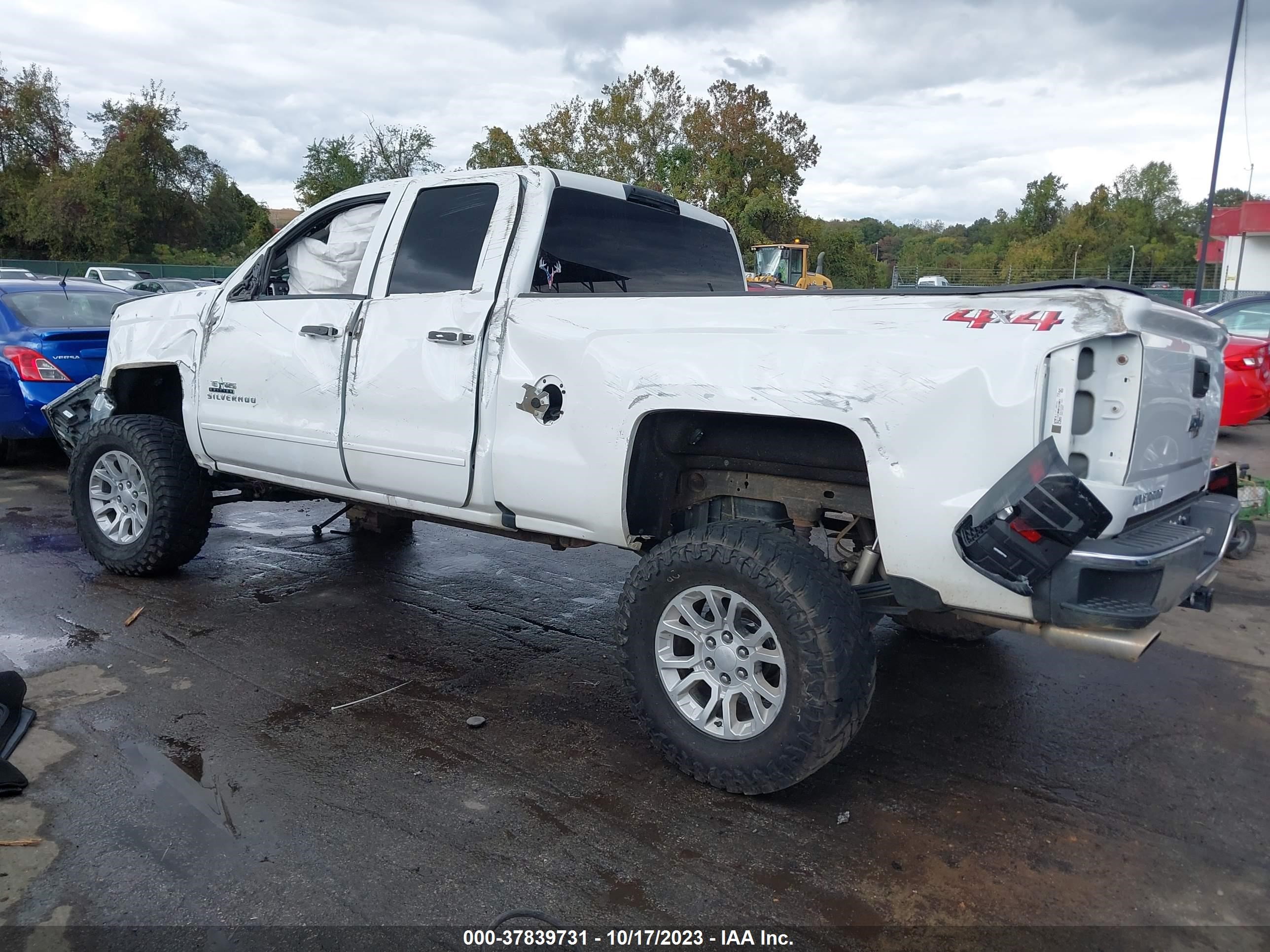 Photo 2 VIN: 2GCVKRECXJ1107232 - CHEVROLET SILVERADO 