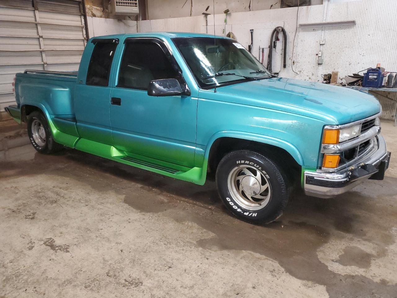 Photo 3 VIN: 2GDEC19K6S1512226 - GMC SIERRA 