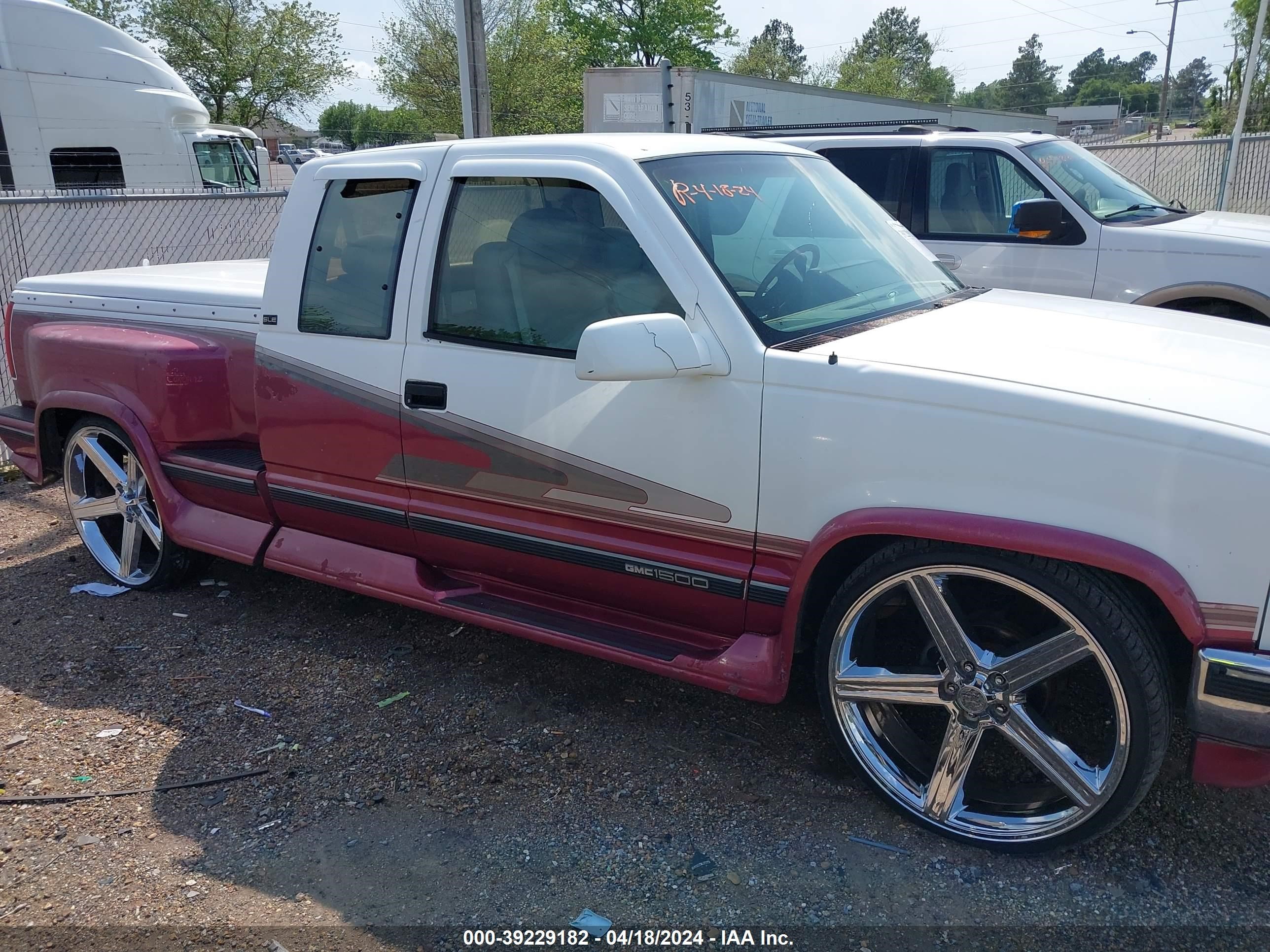 Photo 11 VIN: 2GDEC19K9P1561928 - GMC SIERRA 