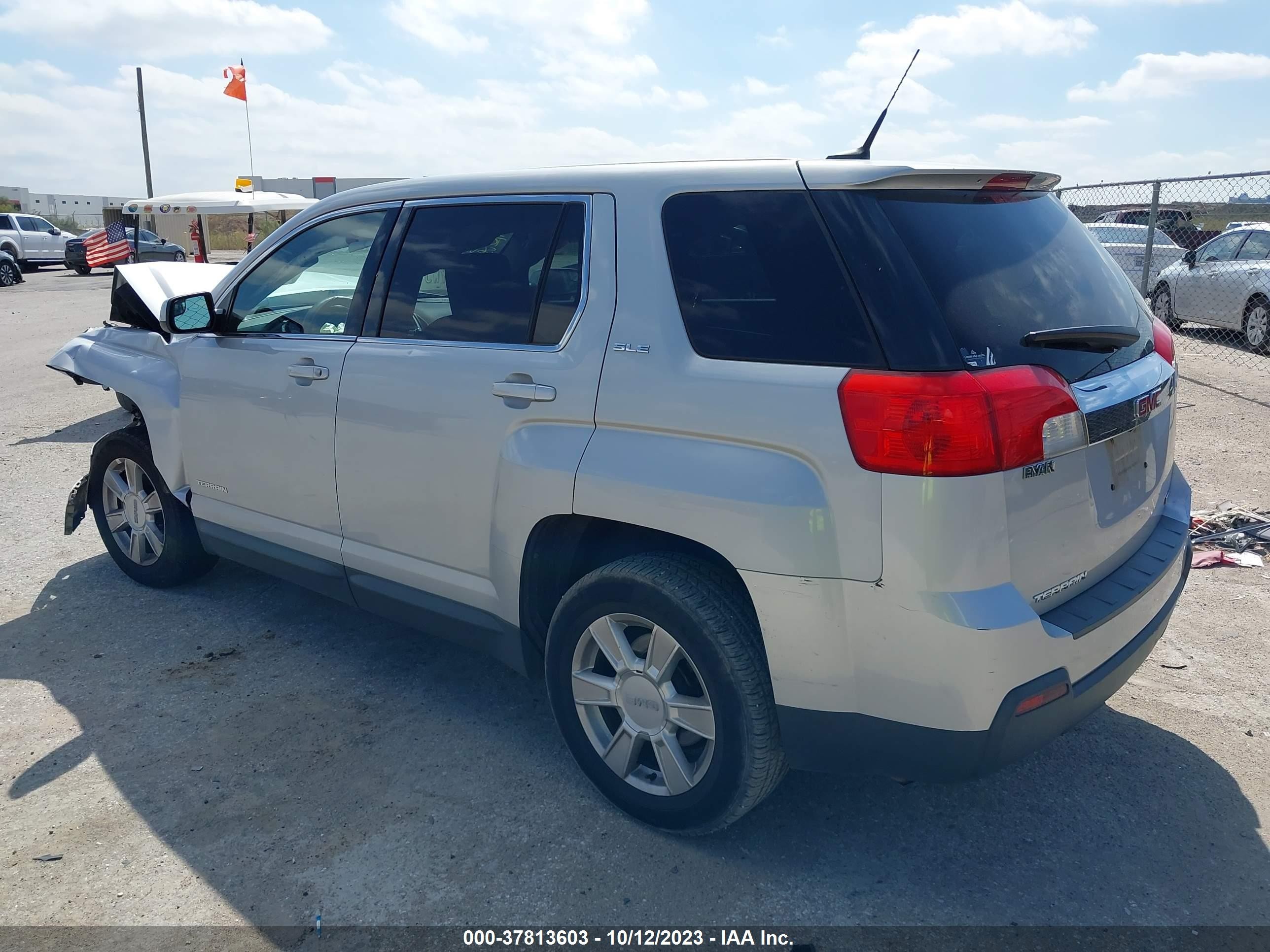 Photo 2 VIN: 2GKALMEK3C6161438 - GMC TERRAIN 